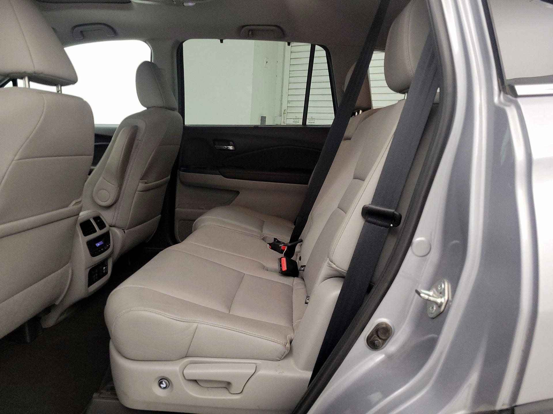 Thumbnail: 2019 Honda Pilot - 19