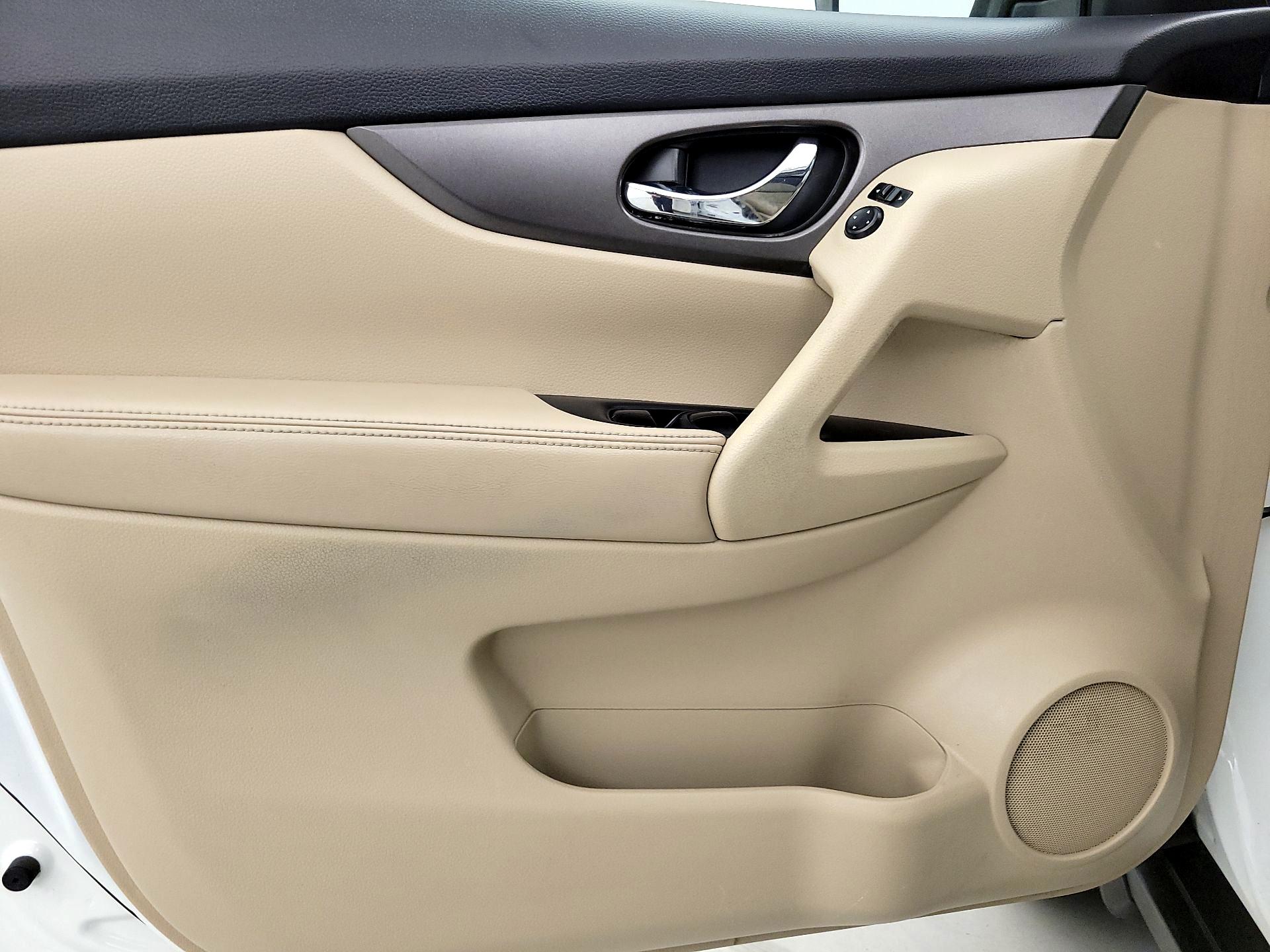 Thumbnail: 2015 Nissan Rogue - 12