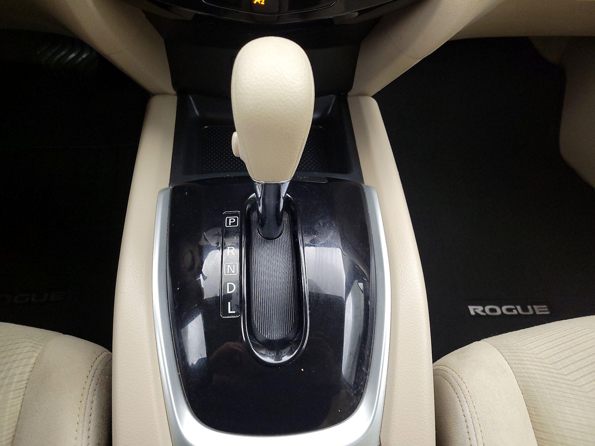 Thumbnail: 2015 Nissan Rogue - 17