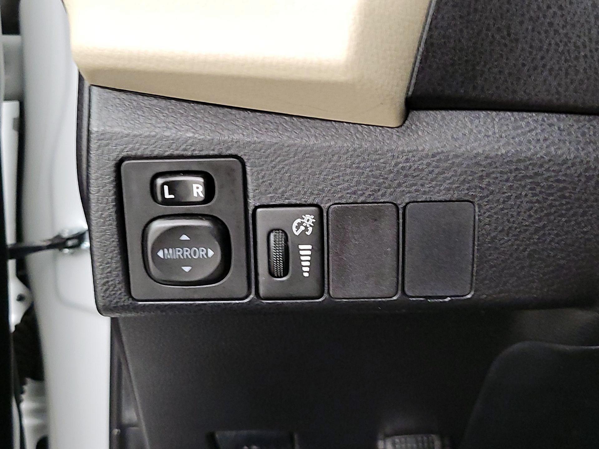 Thumbnail: 2015 Toyota Corolla - 13