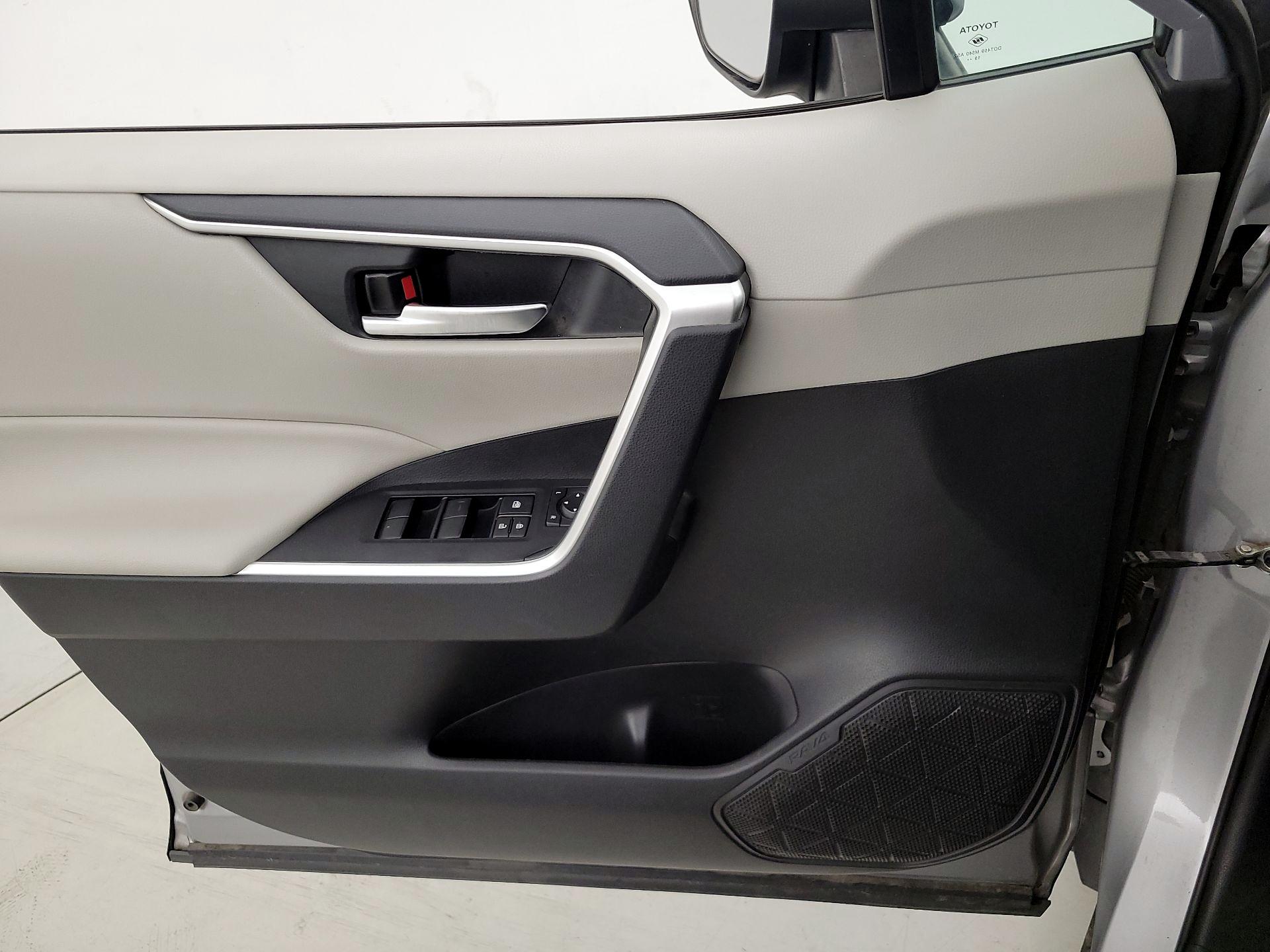 Thumbnail: 2020 Toyota RAV4 - 12