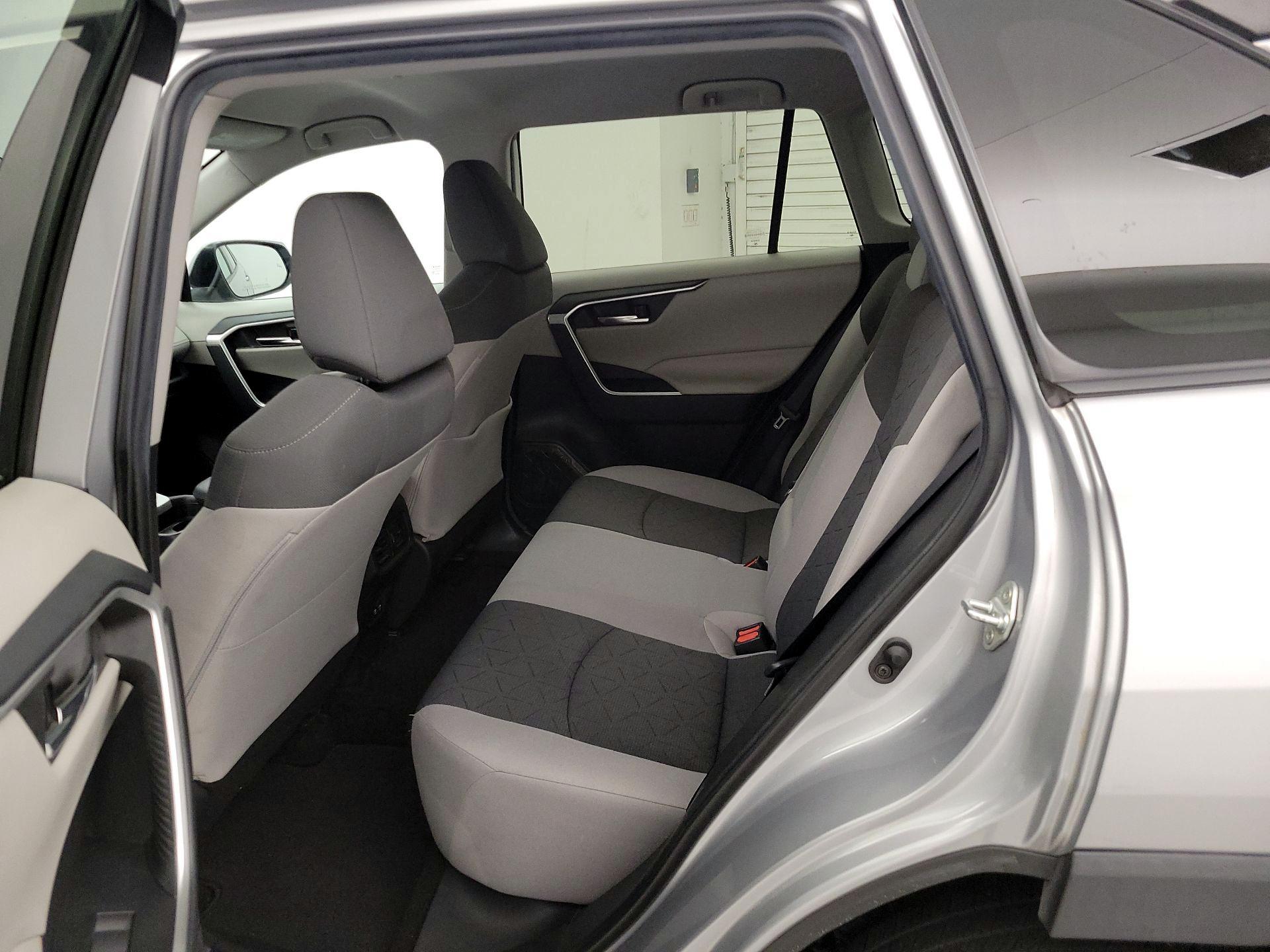 Thumbnail: 2020 Toyota RAV4 - 17
