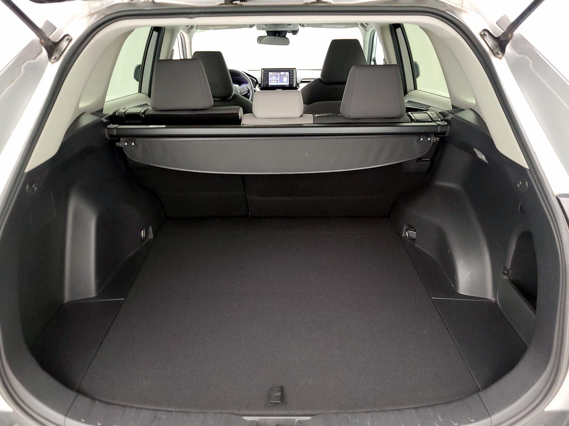 Thumbnail: 2020 Toyota RAV4 - 18