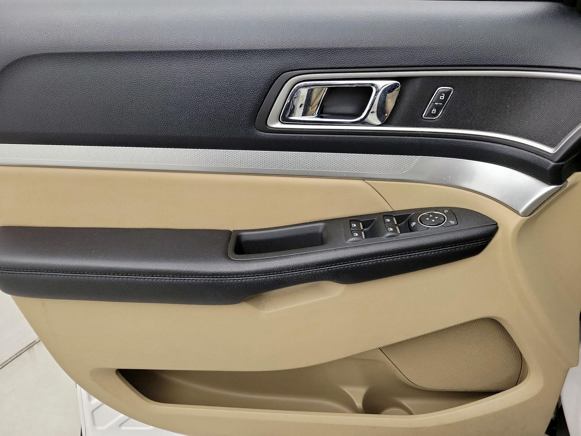 Thumbnail: 2016 Ford Explorer - 12