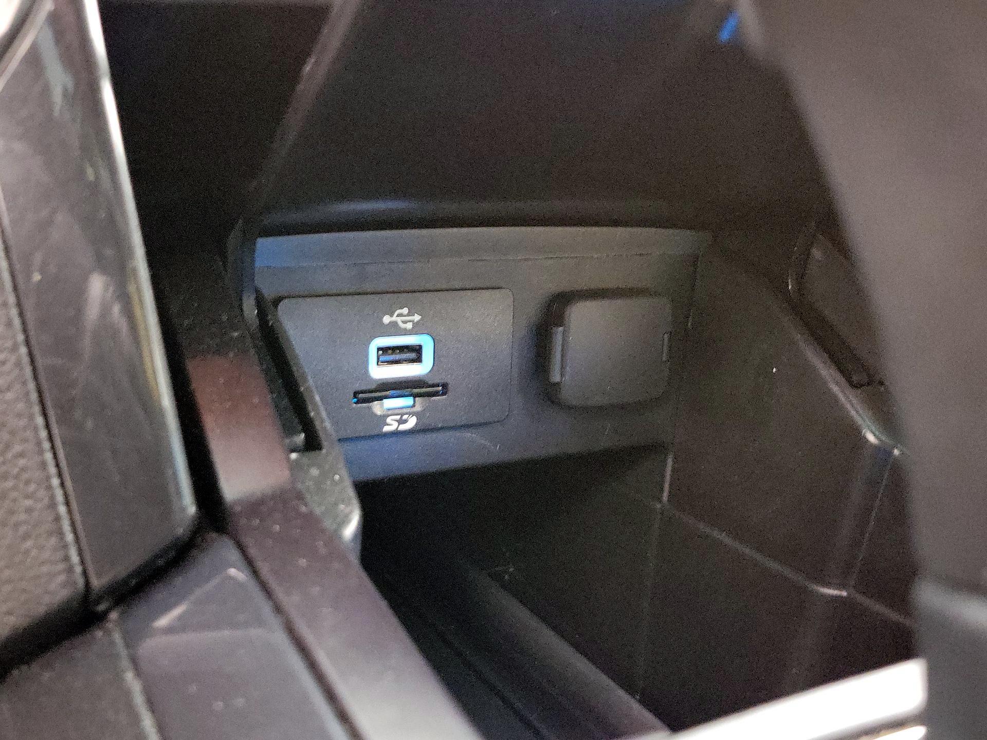 Thumbnail: 2016 Ford Explorer - 19