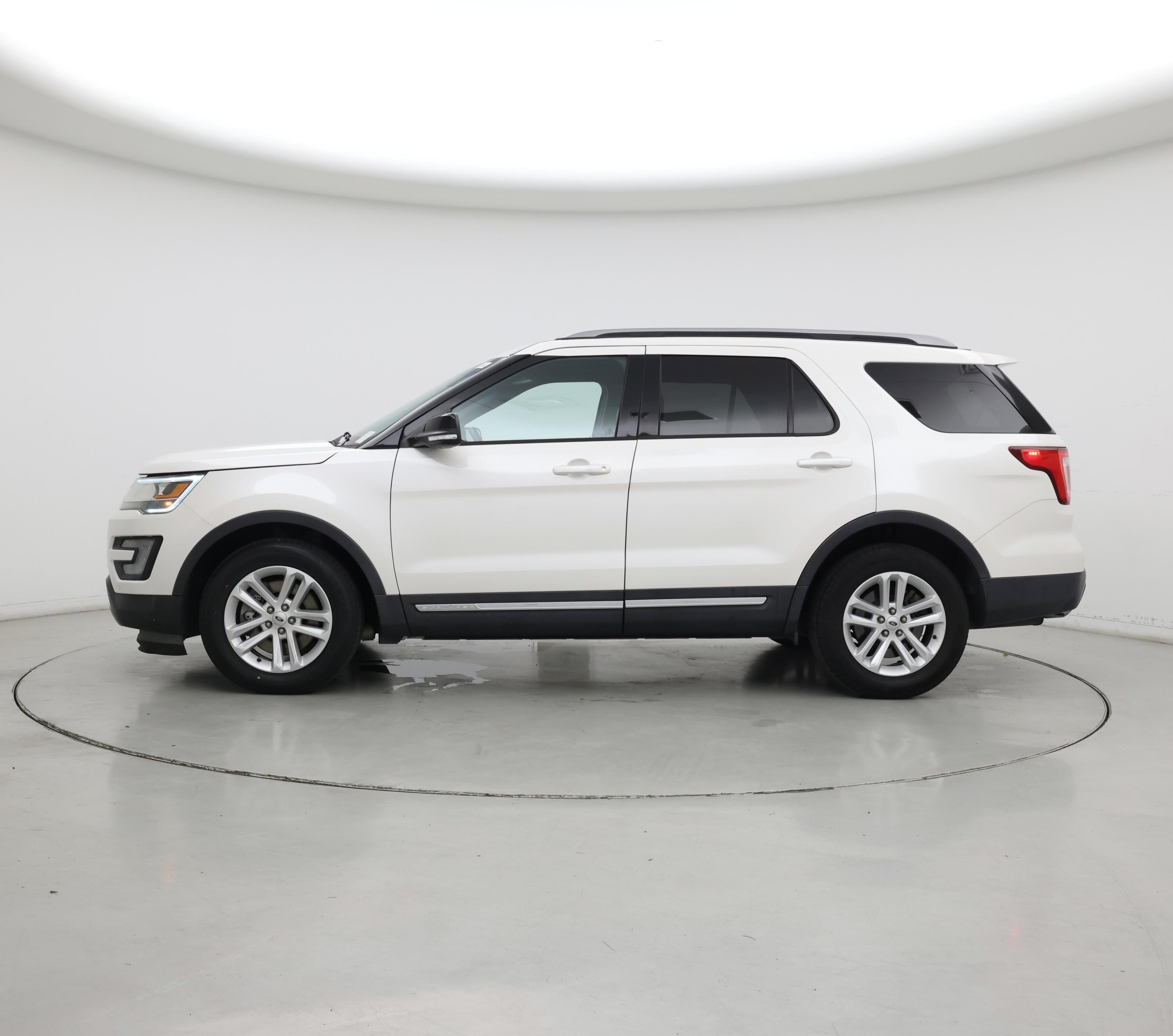 Thumbnail: 2016 Ford Explorer - 3