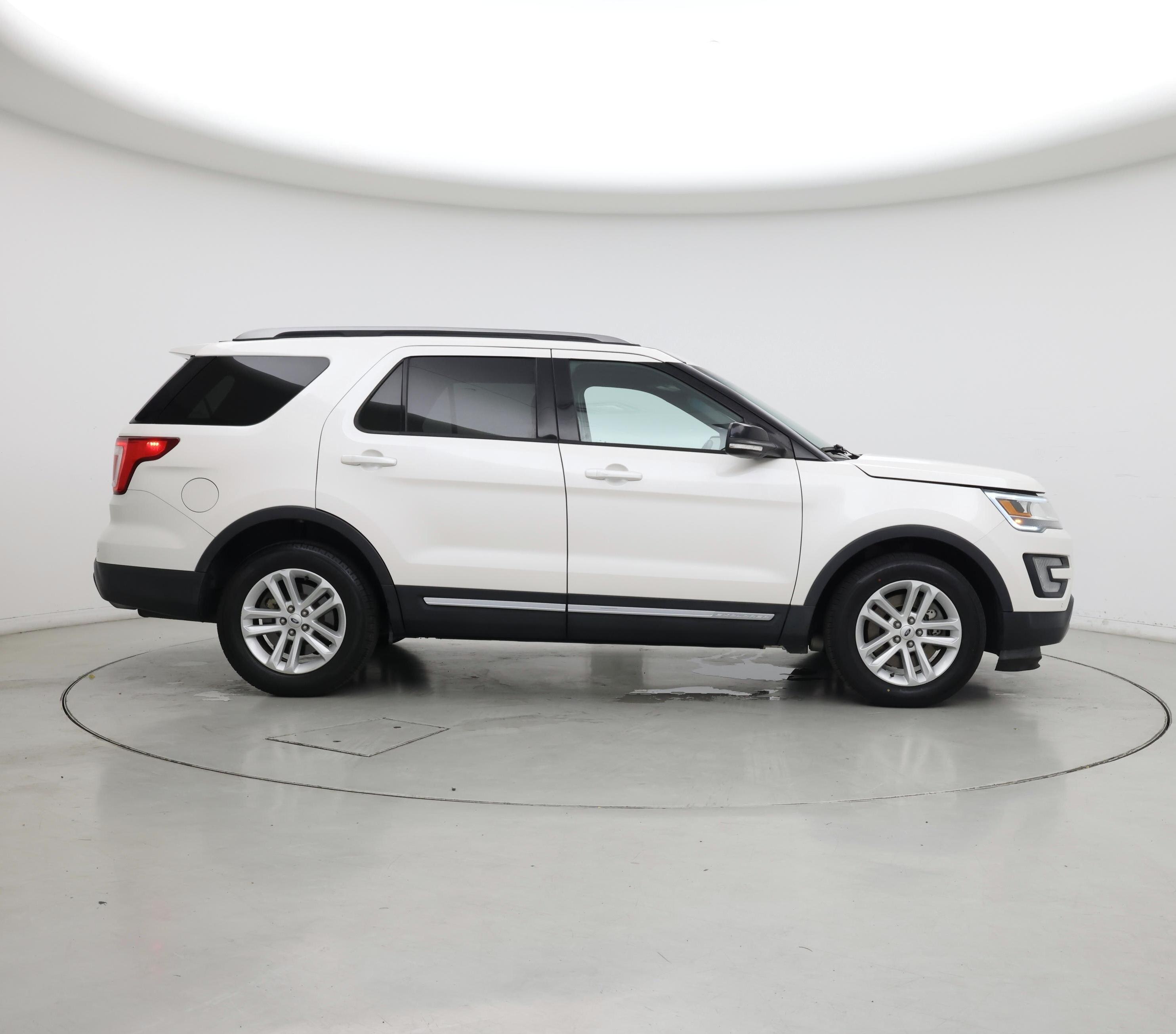 Thumbnail: 2016 Ford Explorer - 7