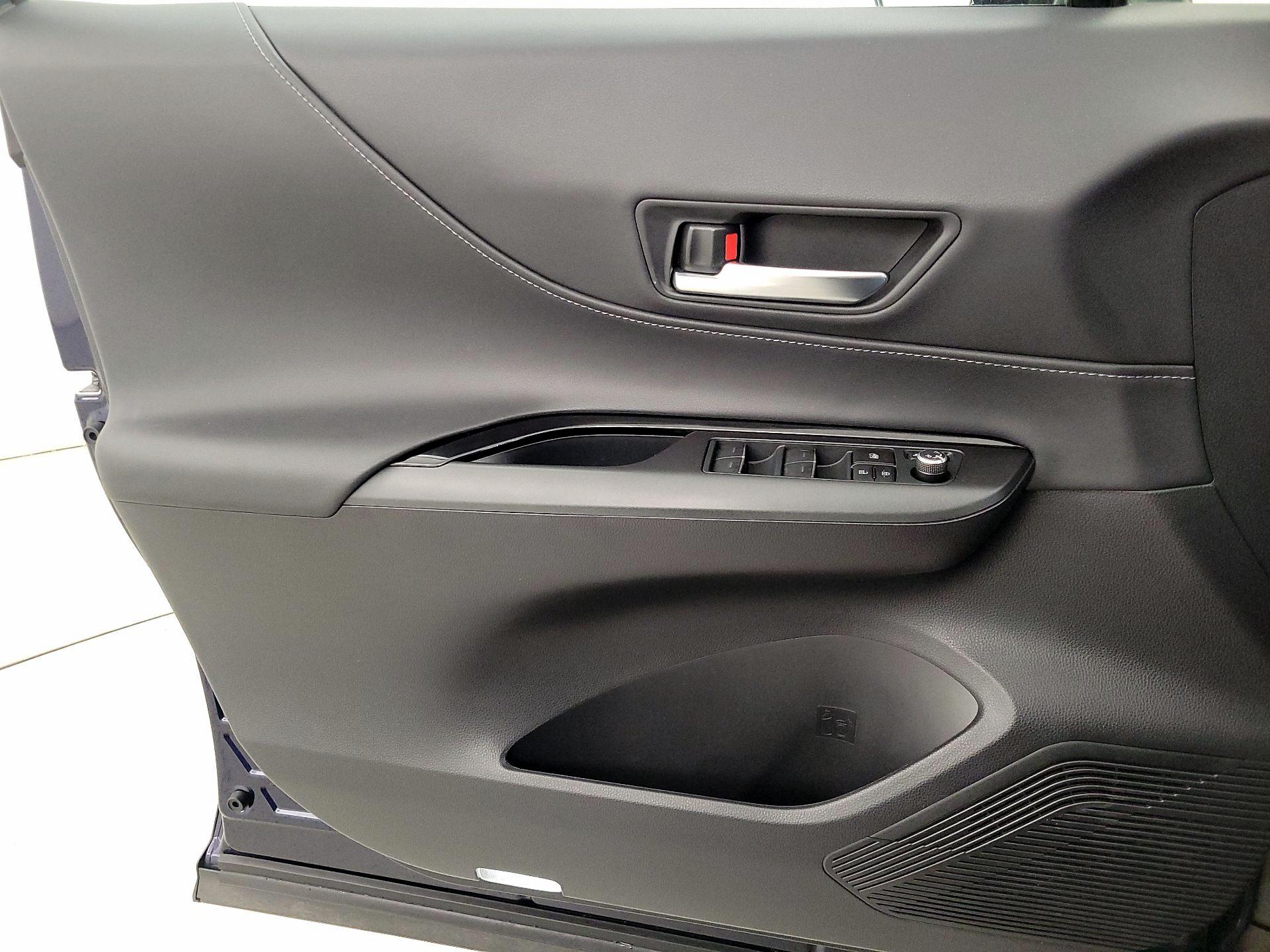 Thumbnail: 2023 Toyota Venza - 12