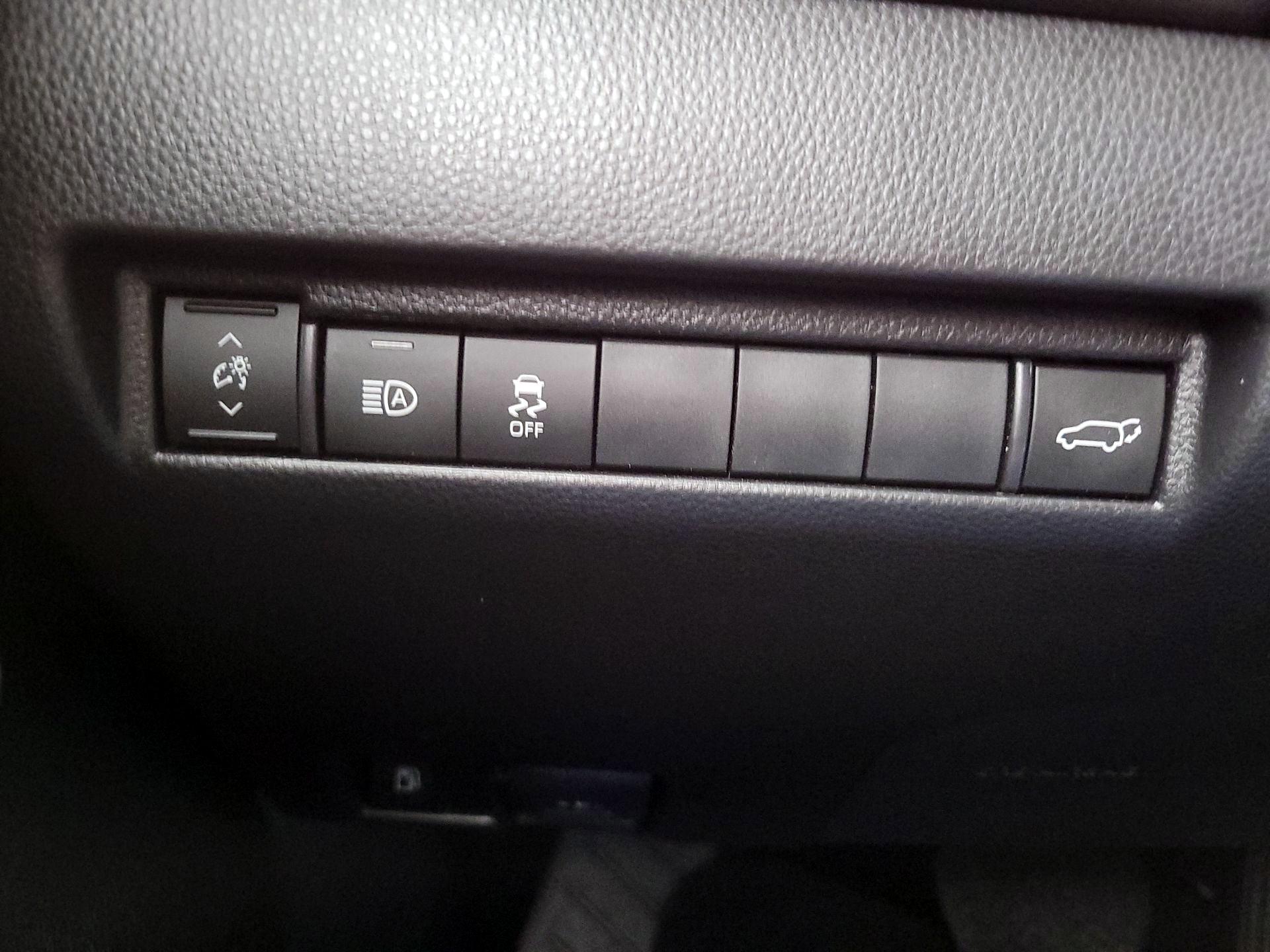 Thumbnail: 2023 Toyota Venza - 13