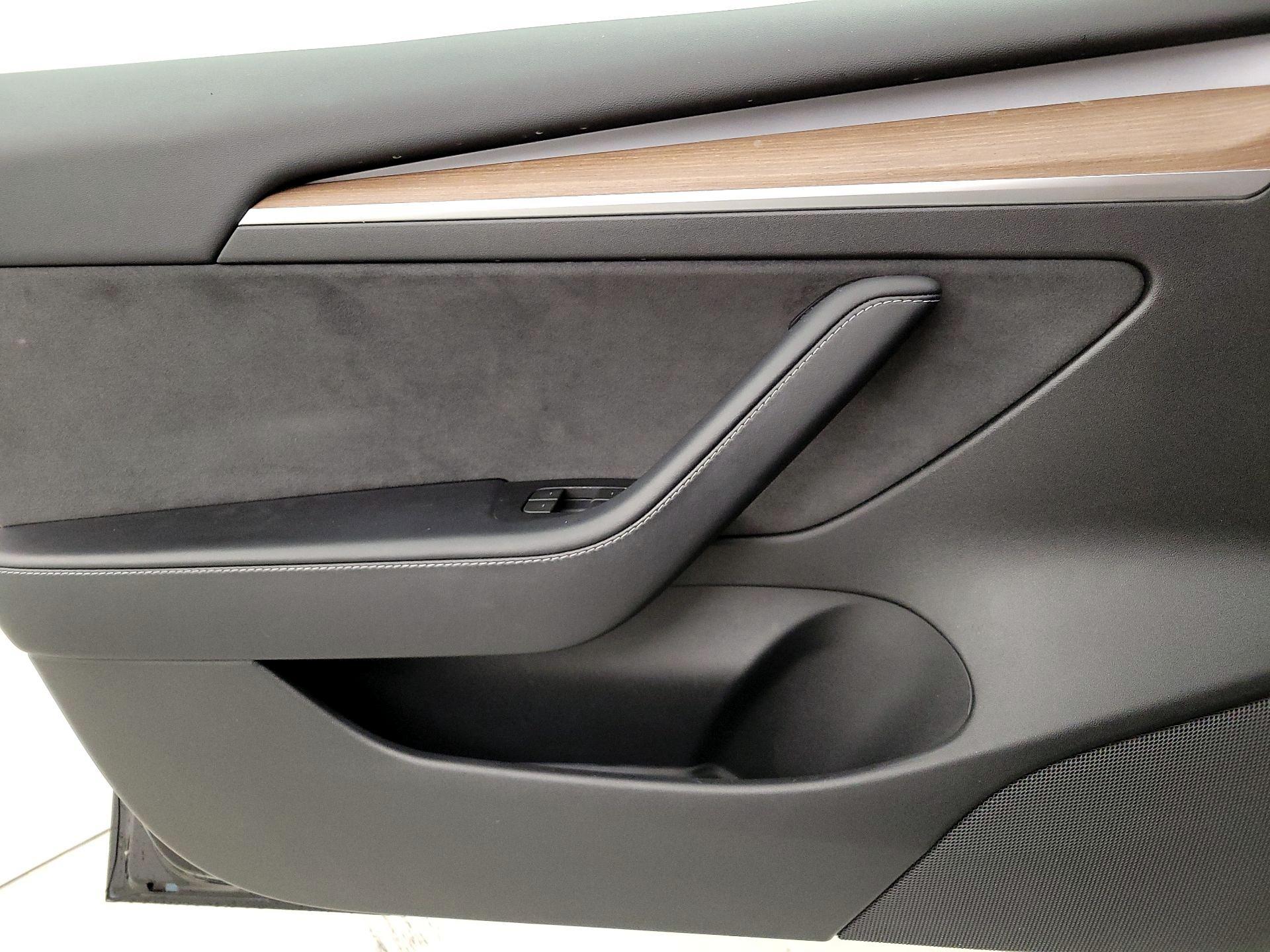 Thumbnail: 2022 Tesla Model 3 - 12