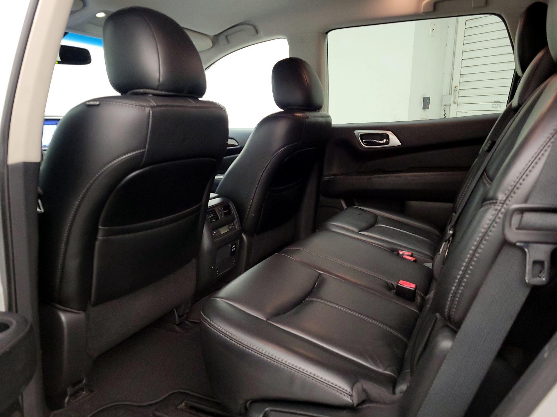 Thumbnail: 2016 Nissan Pathfinder - 20
