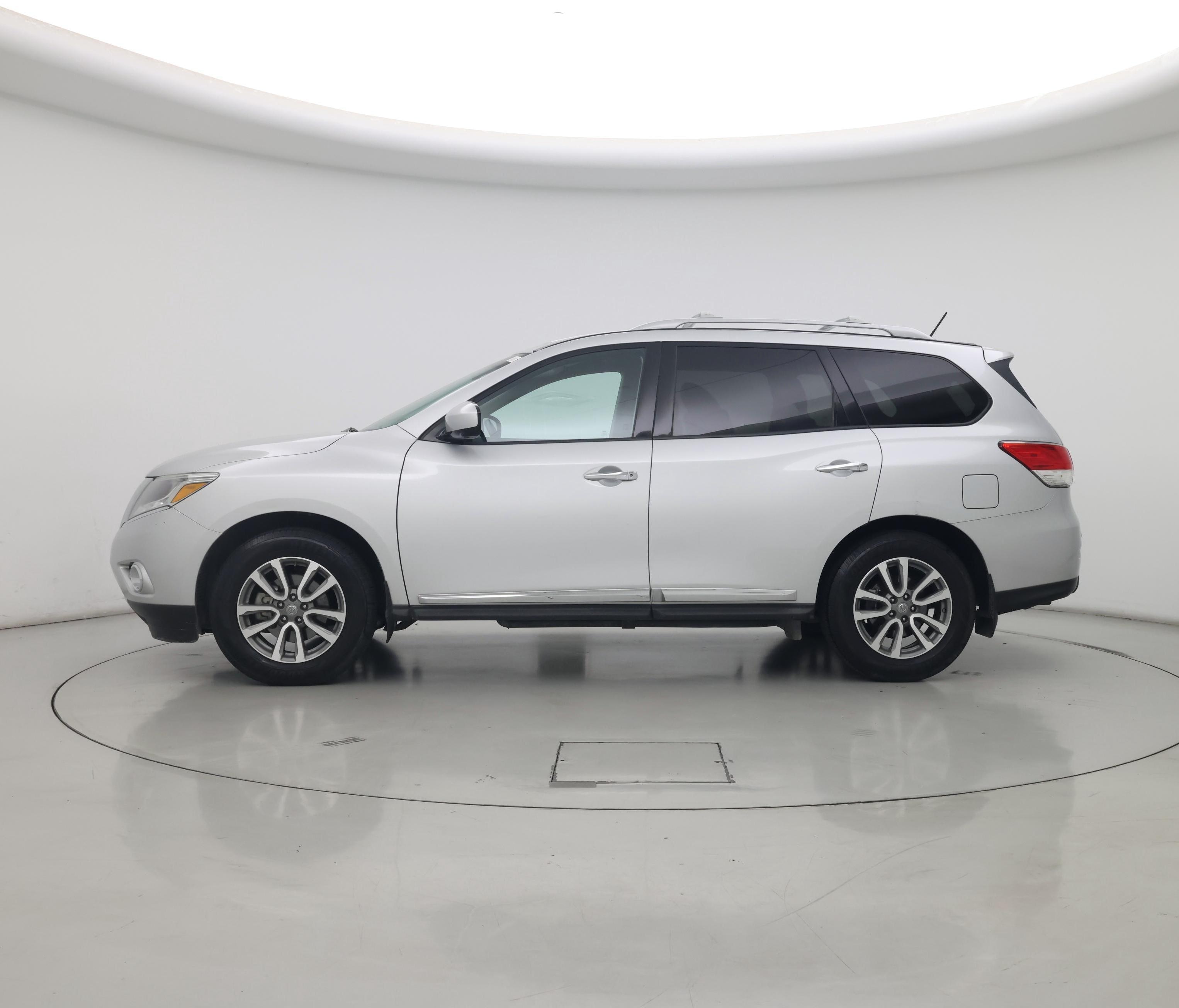 Thumbnail: 2016 Nissan Pathfinder - 3