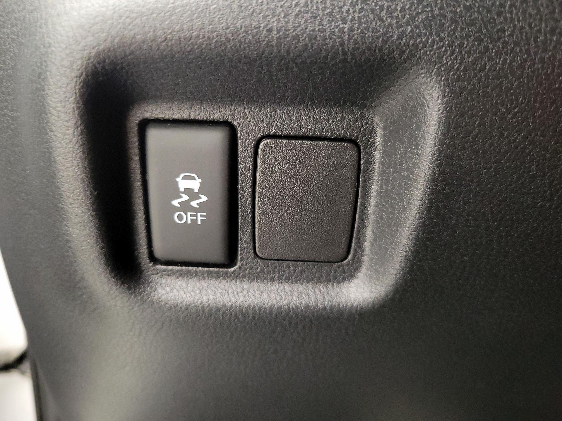 Thumbnail: 2014 Nissan Versa - 13