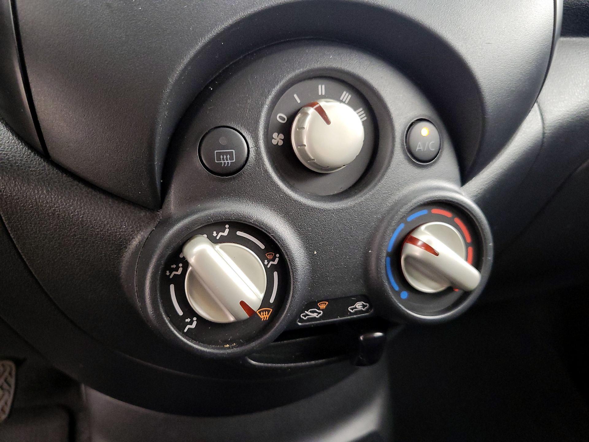 Thumbnail: 2014 Nissan Versa - 15