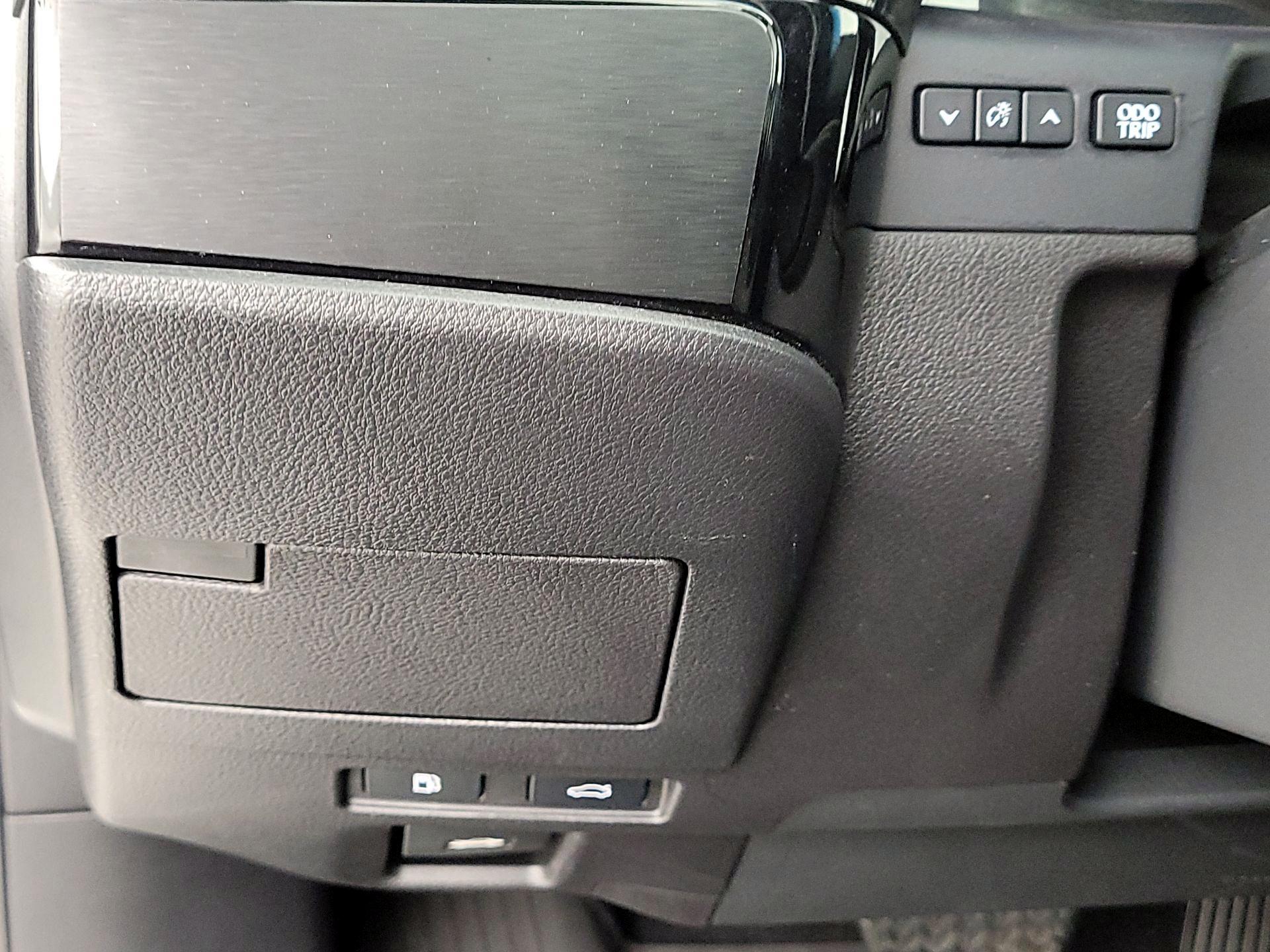 Thumbnail: 2023 Lexus ES - 13