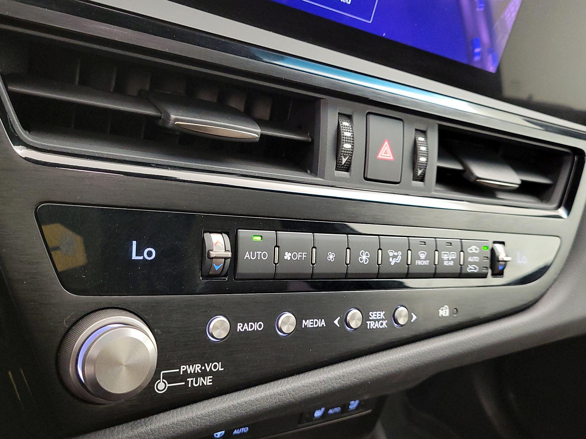 Thumbnail: 2023 Lexus ES - 16