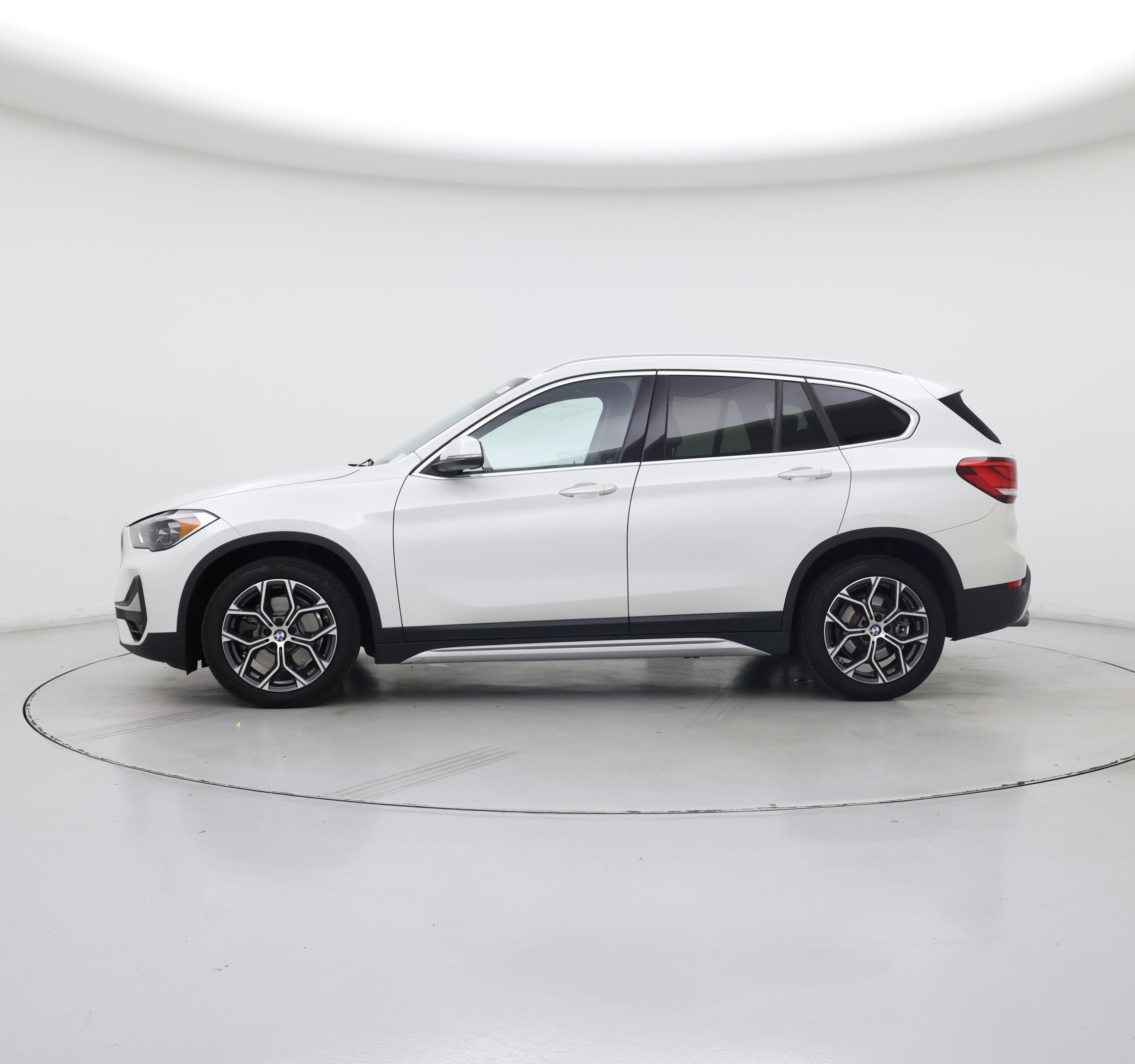 Thumbnail: 2021 BMW X1 - 3