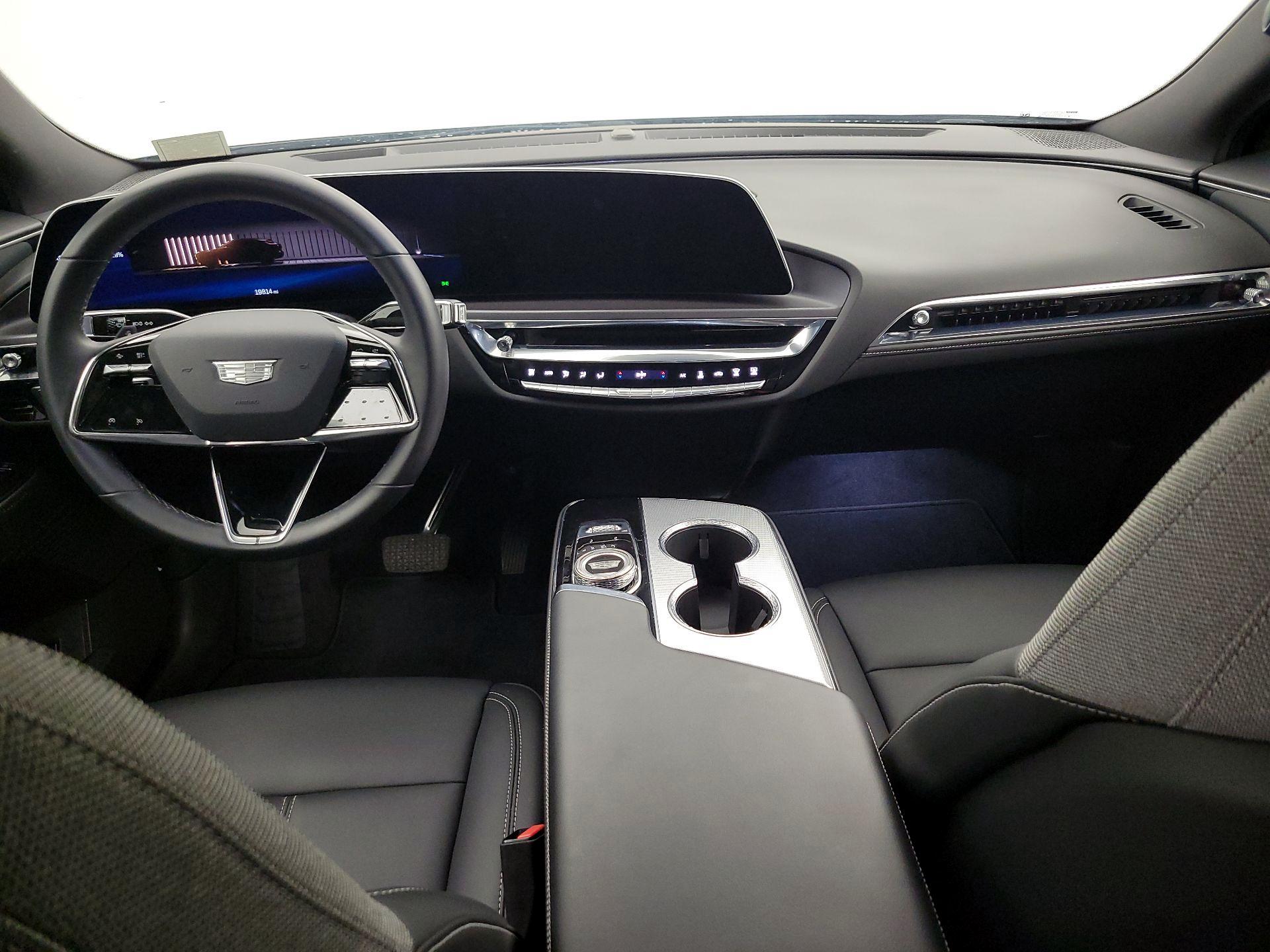 Thumbnail: 2024 Cadillac Lyriq - 9