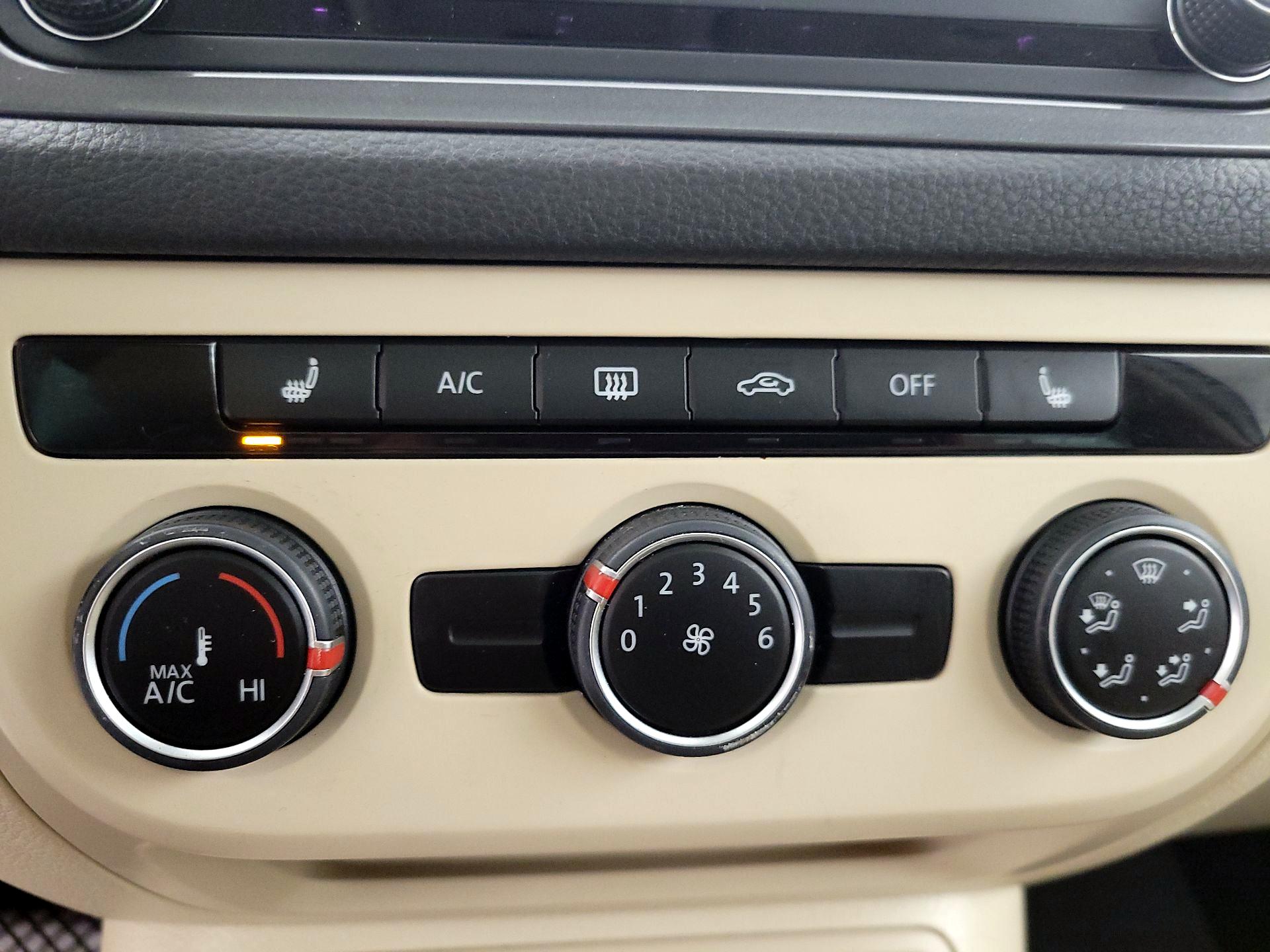 Thumbnail: 2017 Volkswagen Tiguan - 14