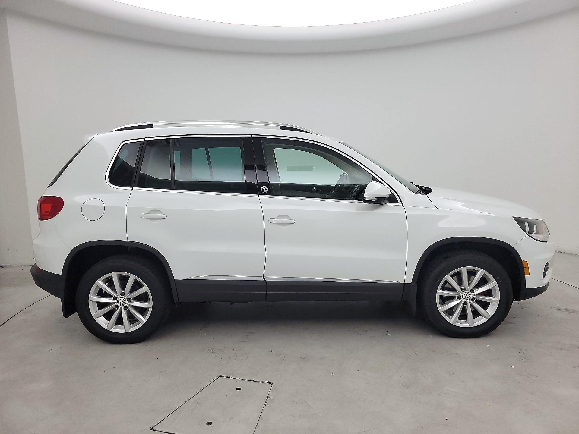 Thumbnail: 2017 Volkswagen Tiguan - 4