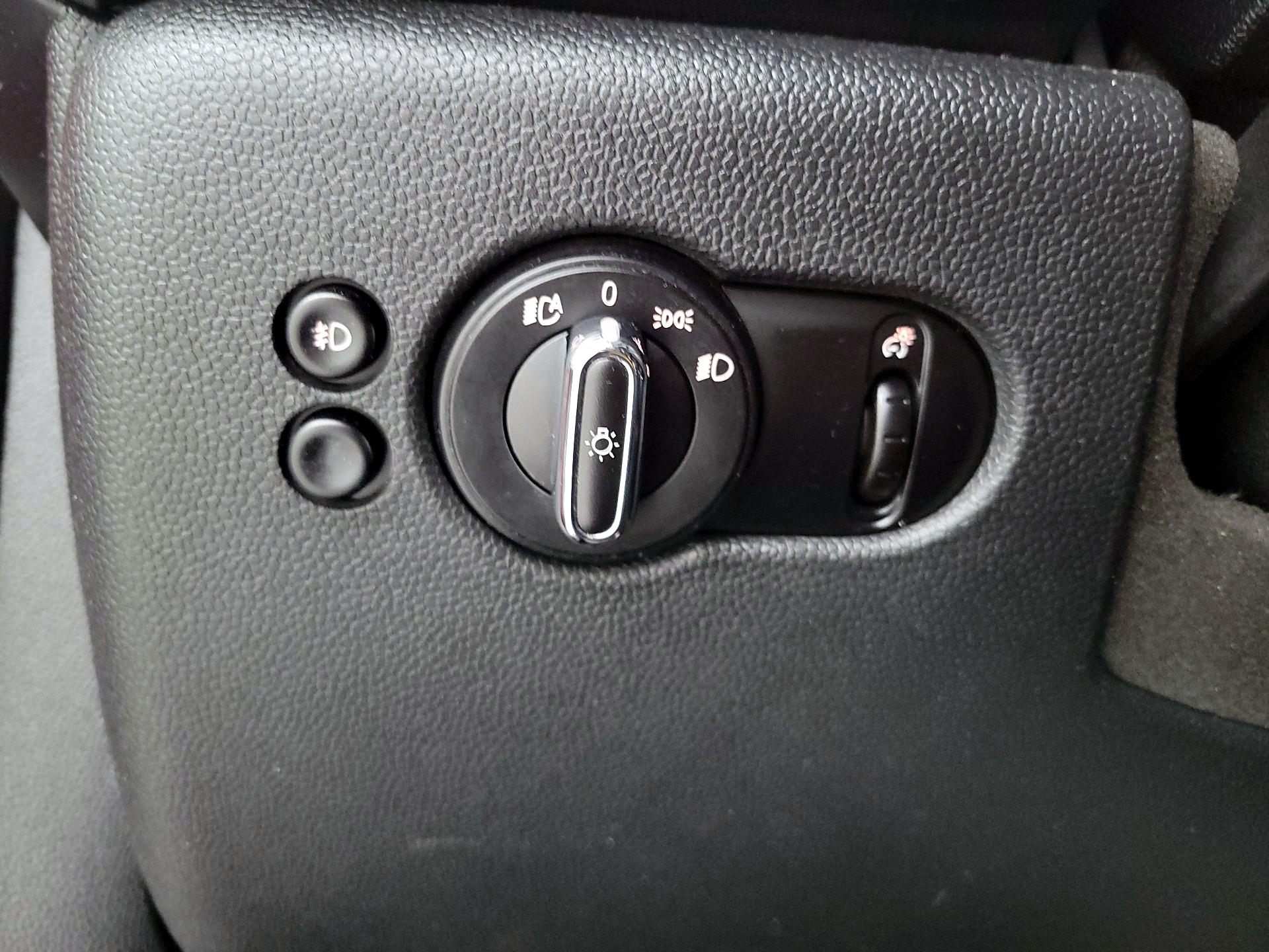 Thumbnail: 2016 MINI Cooper Hardtop - 13
