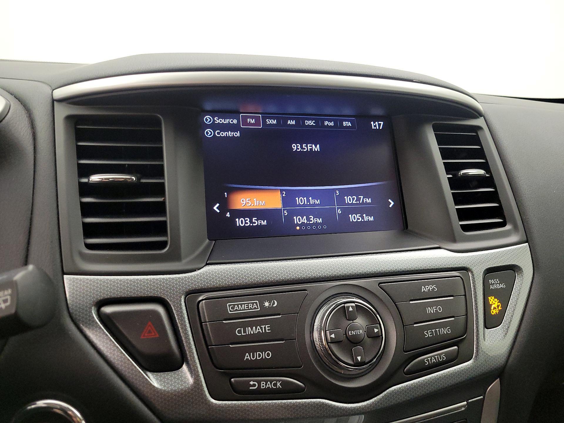 Thumbnail: 2017 Nissan Pathfinder - 15