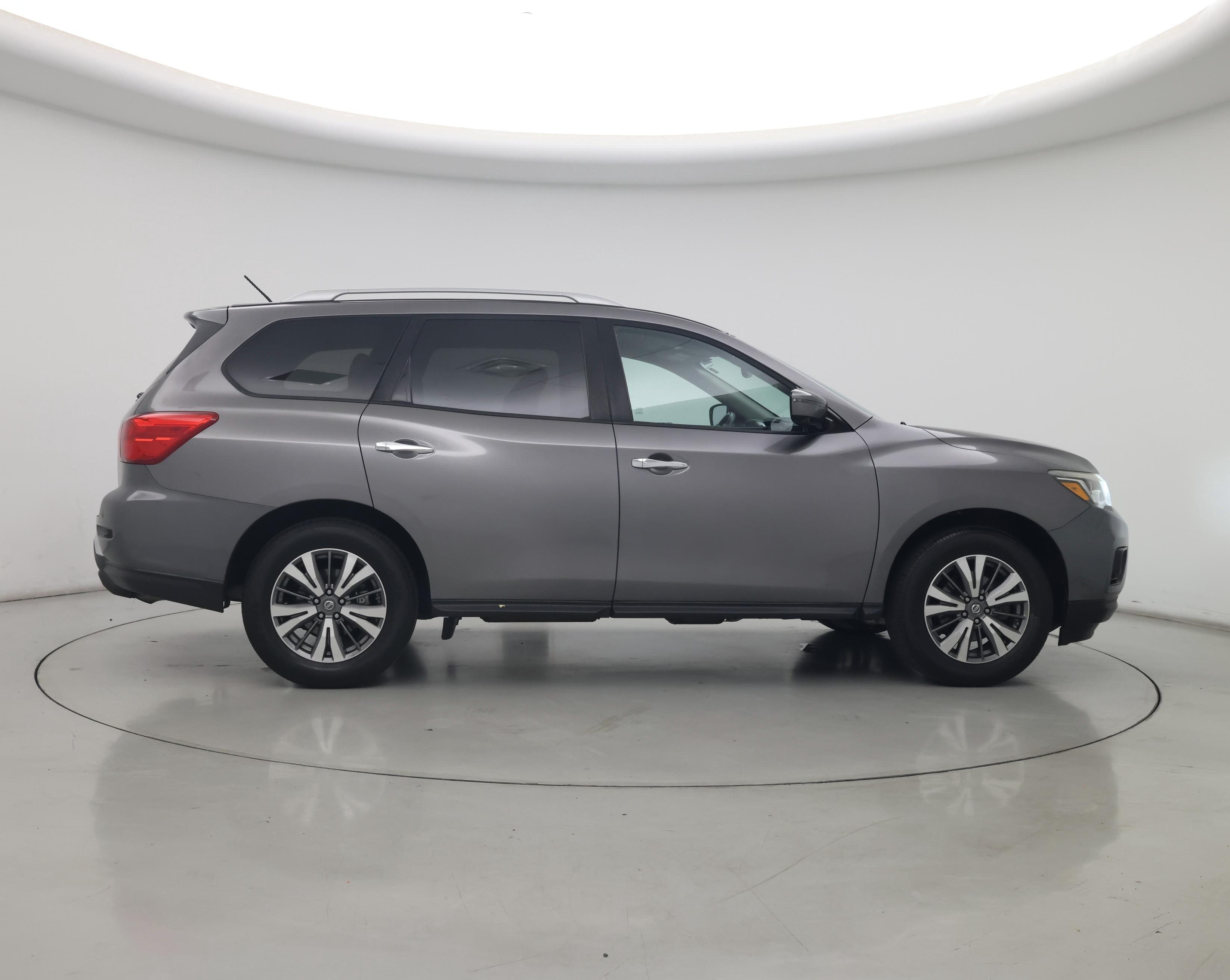 Thumbnail: 2017 Nissan Pathfinder - 7