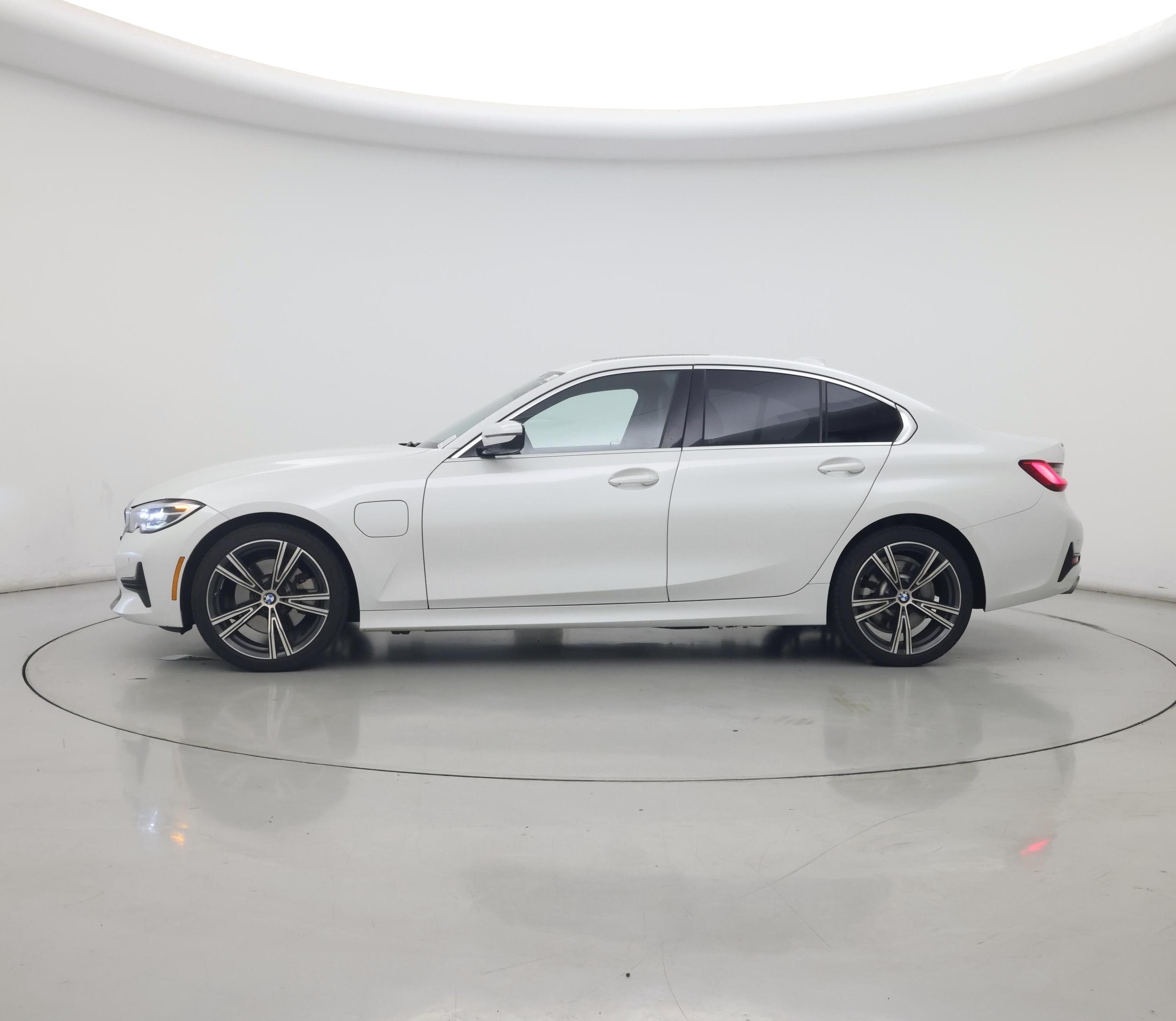Thumbnail: 2021 BMW 3 Series - 3
