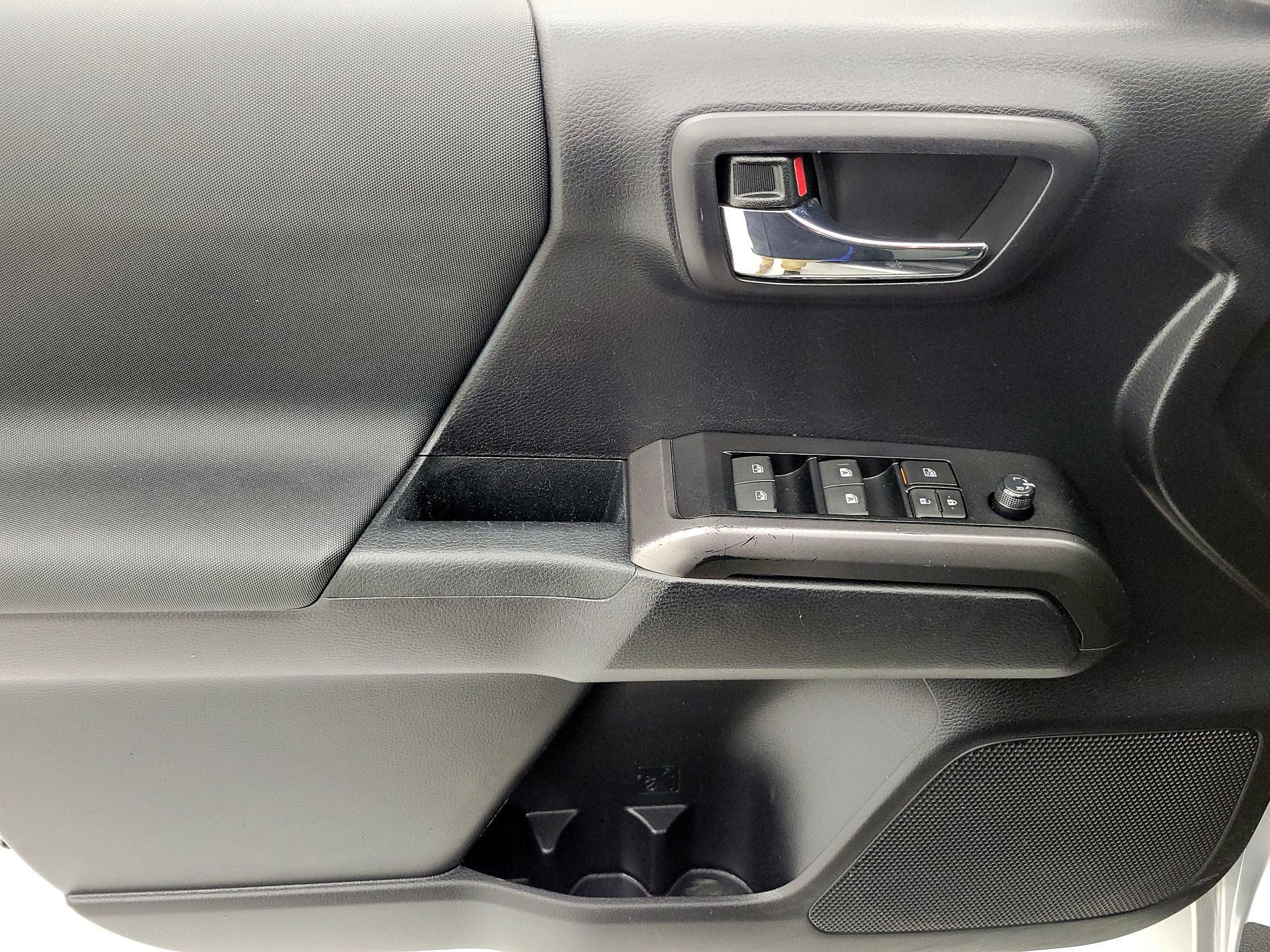 Thumbnail: 2020 Toyota Tacoma - 12