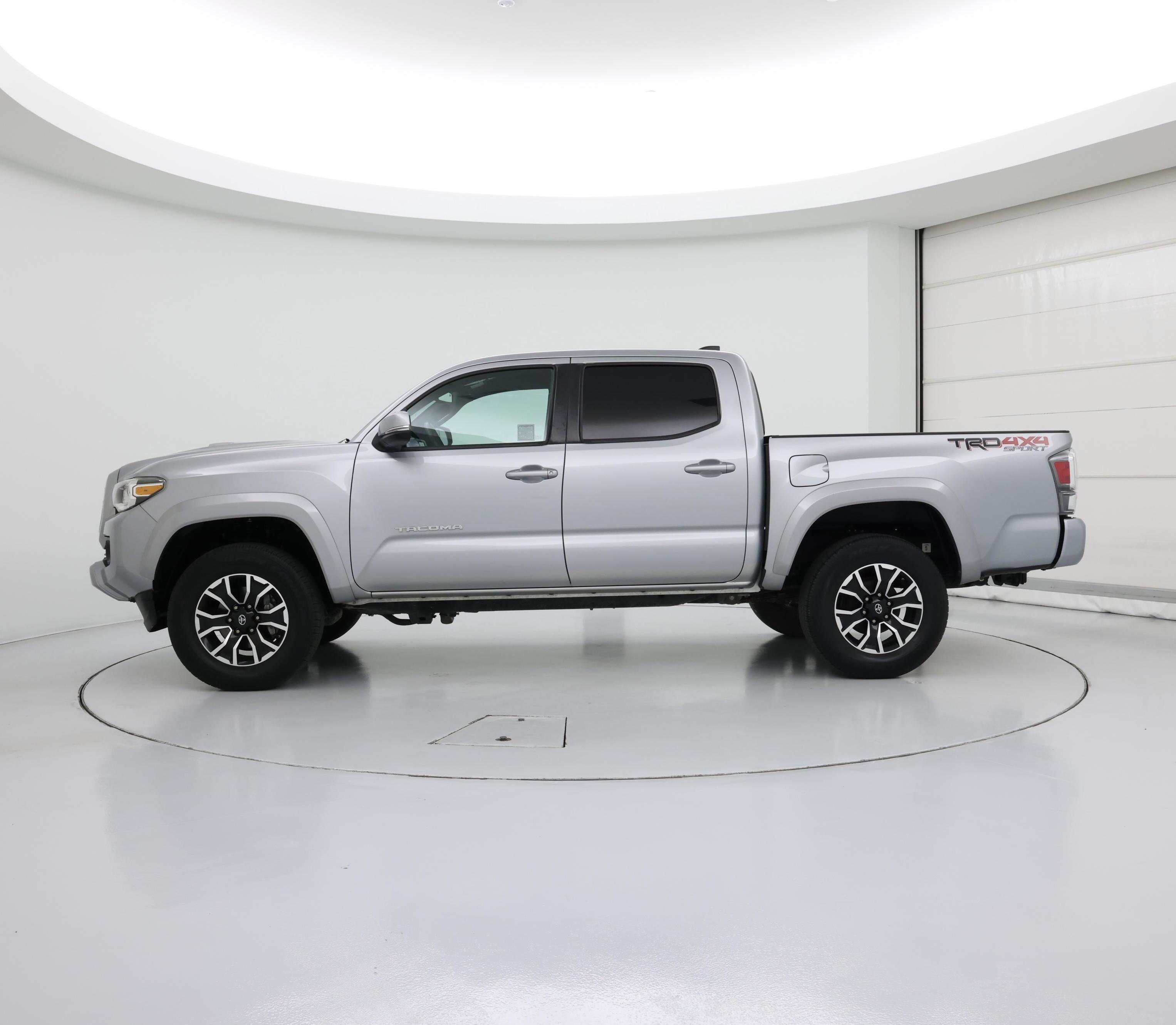 Thumbnail: 2020 Toyota Tacoma - 3