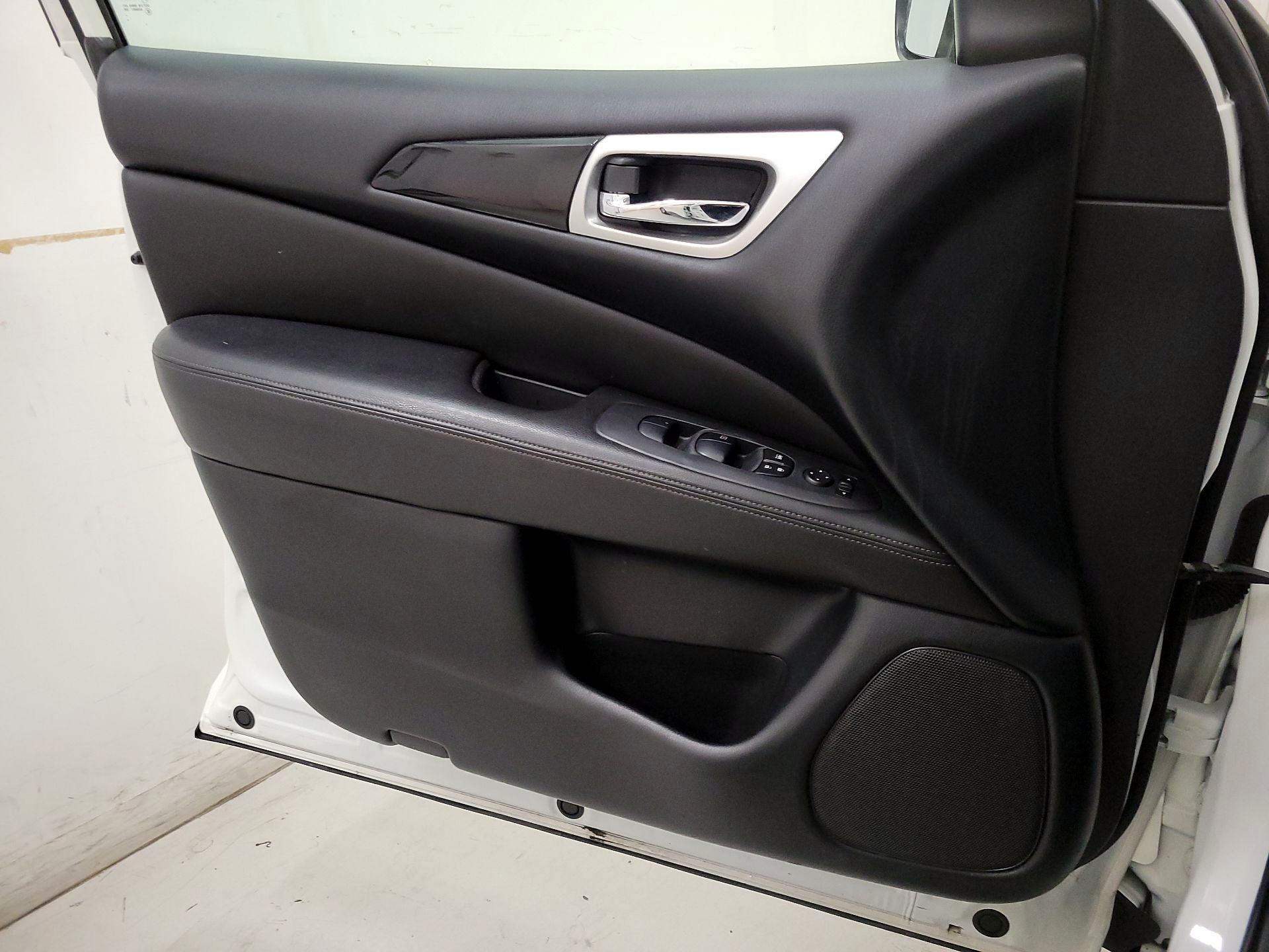 Thumbnail: 2019 Nissan Pathfinder - 12