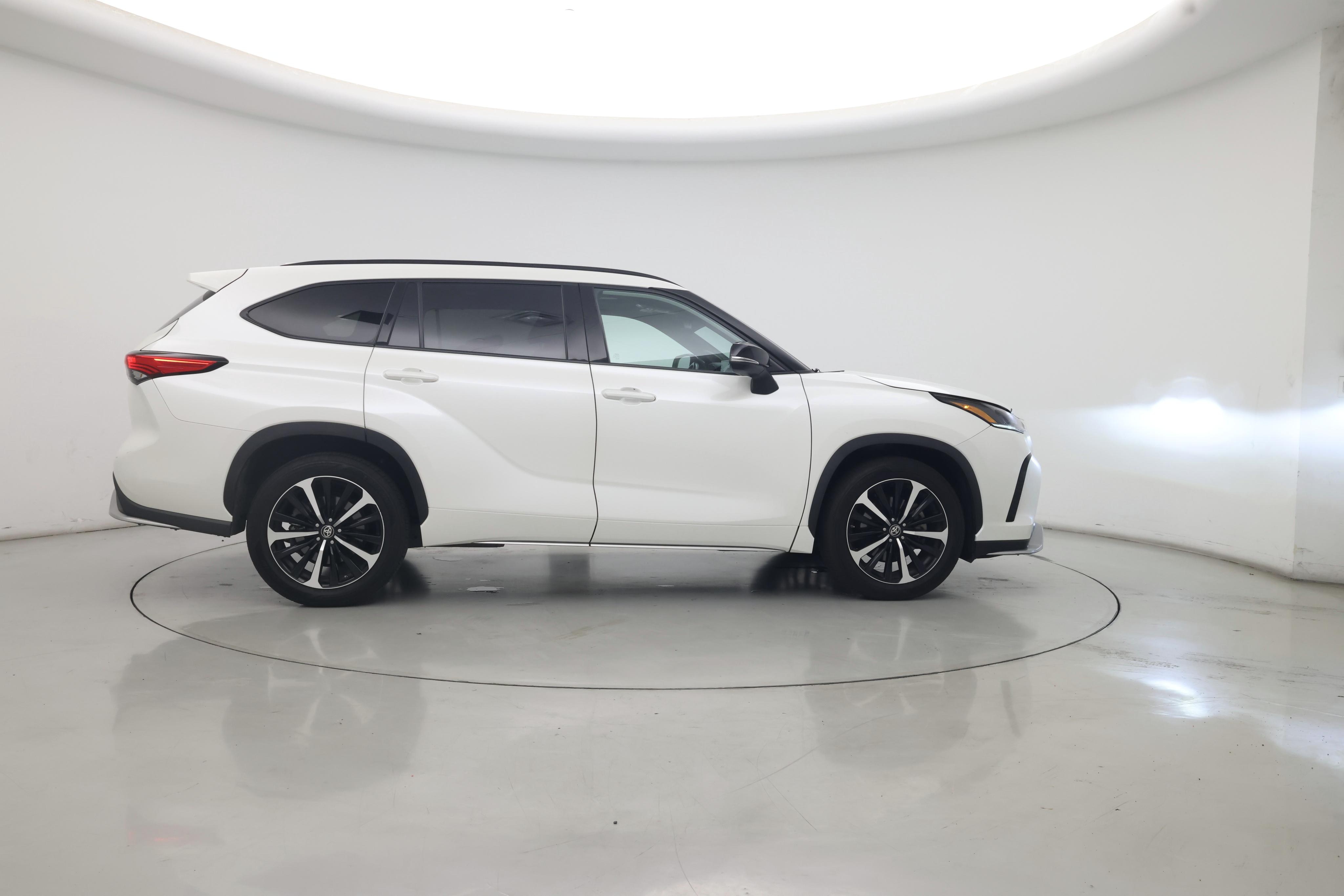 Thumbnail: 2021 Toyota Highlander - 7