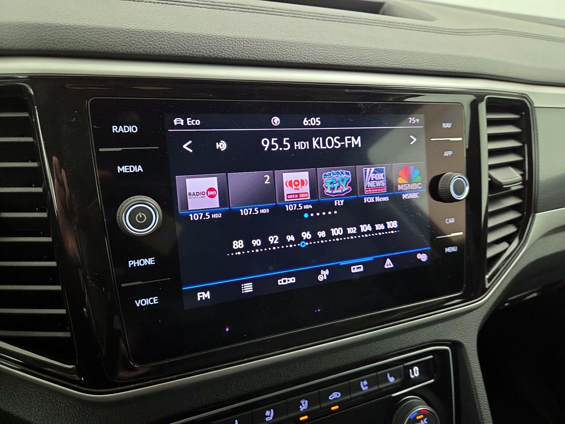 Thumbnail: 2022 Volkswagen Atlas - 16