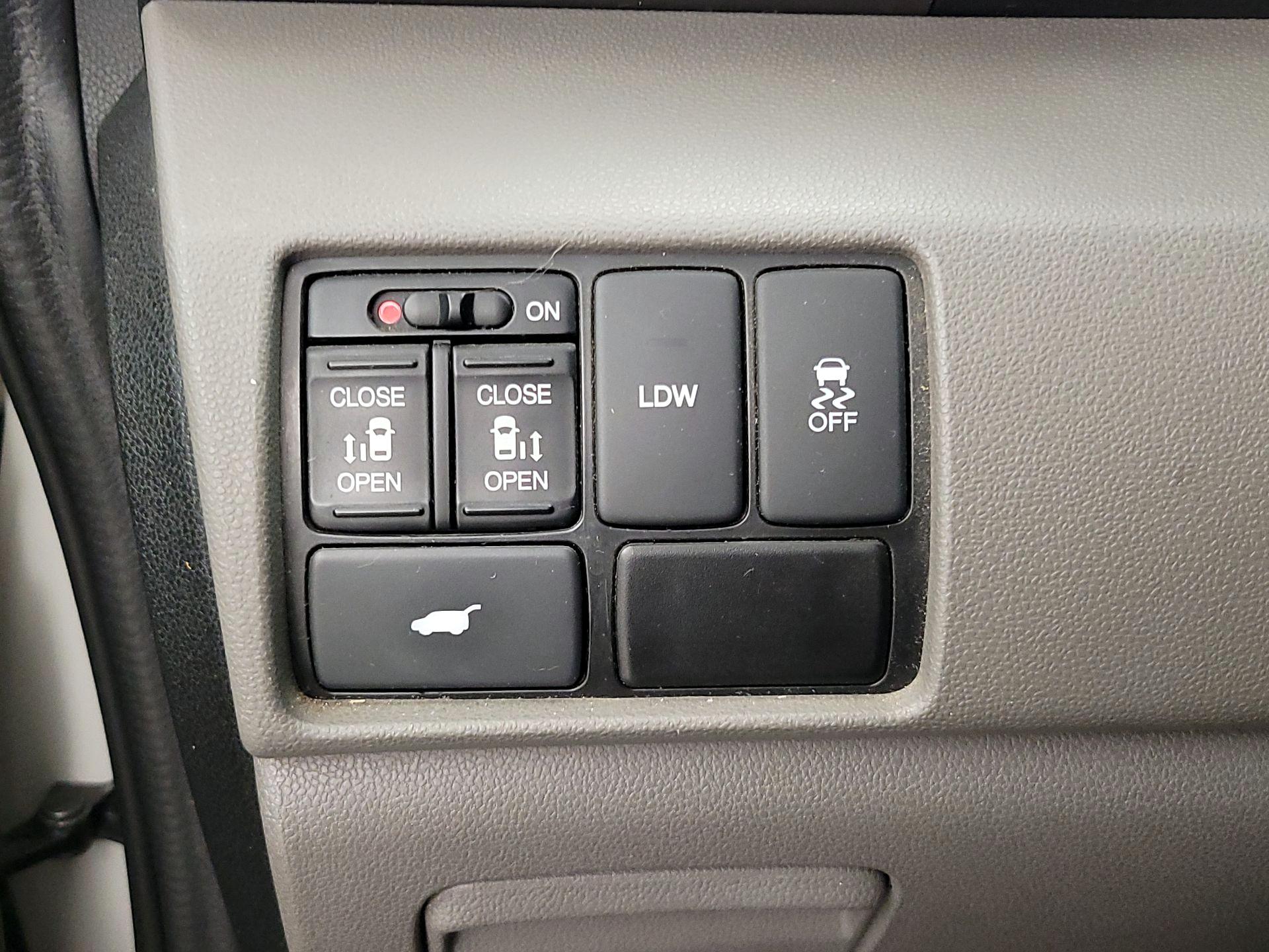 Thumbnail: 2016 Honda Odyssey - 13
