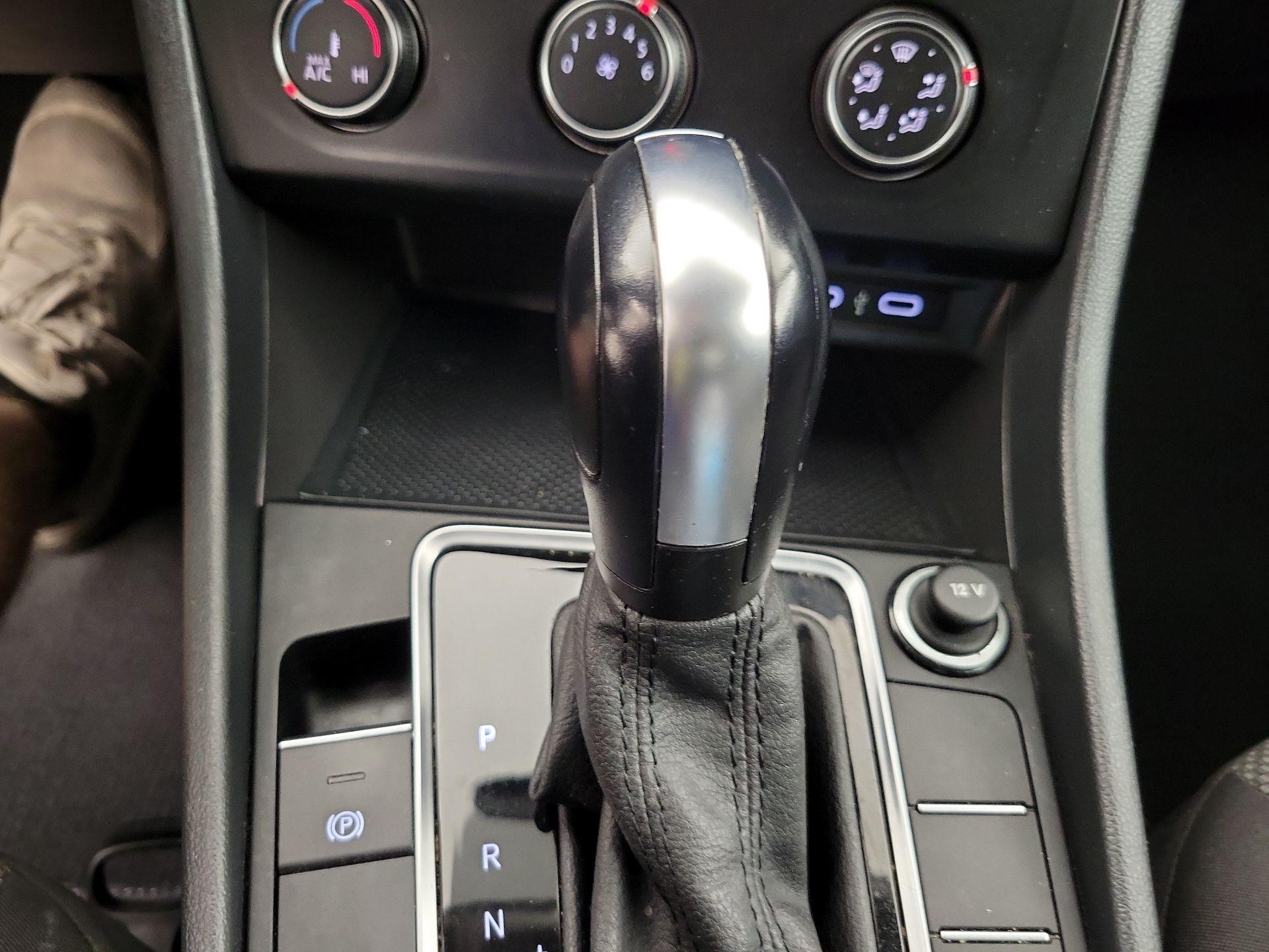 Thumbnail: 2021 Volkswagen Jetta - 17