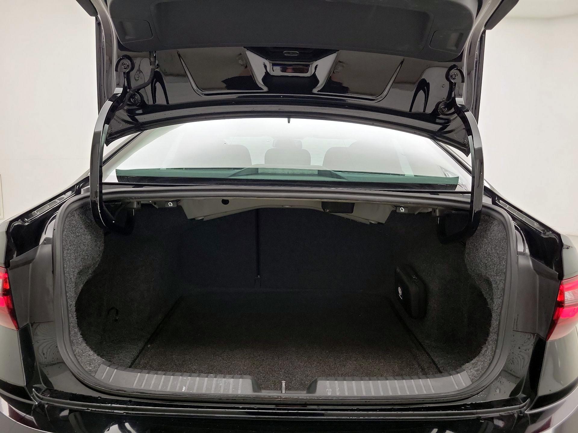 Thumbnail: 2021 Volkswagen Jetta - 20