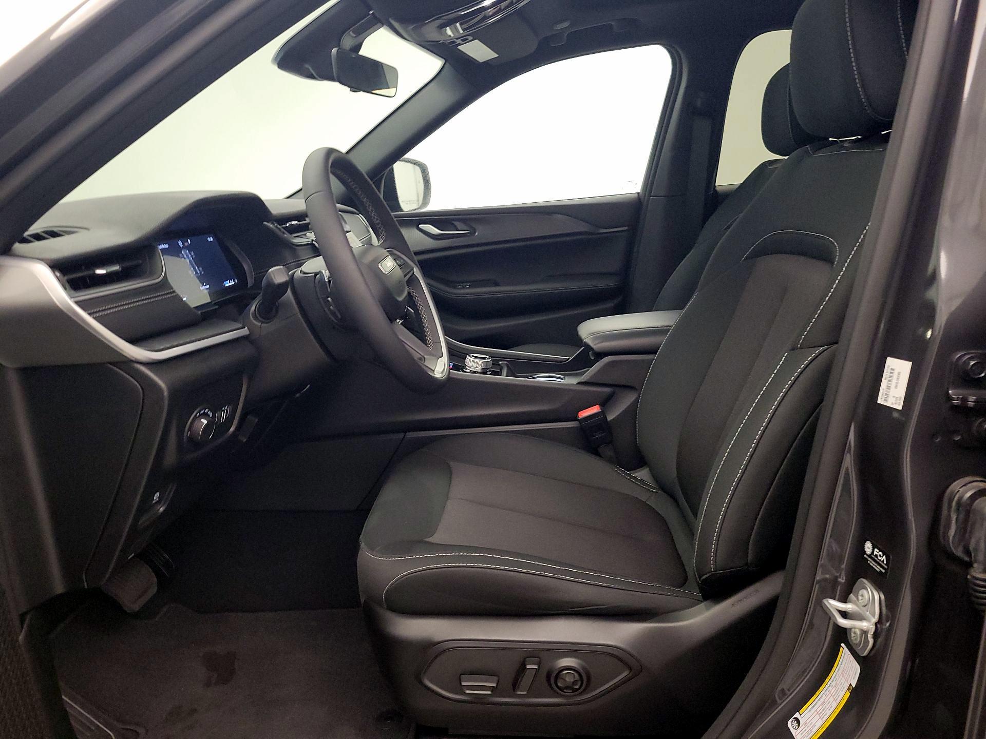 Thumbnail: 2025 Jeep Grand Cherokee - 11