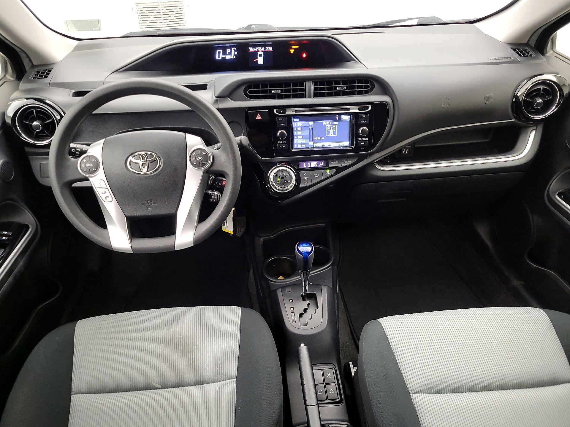 Thumbnail: 2016 Toyota Prius c - 9