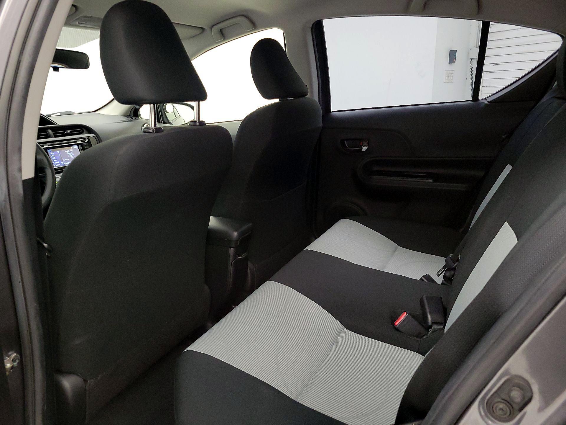 Thumbnail: 2016 Toyota Prius c - 18