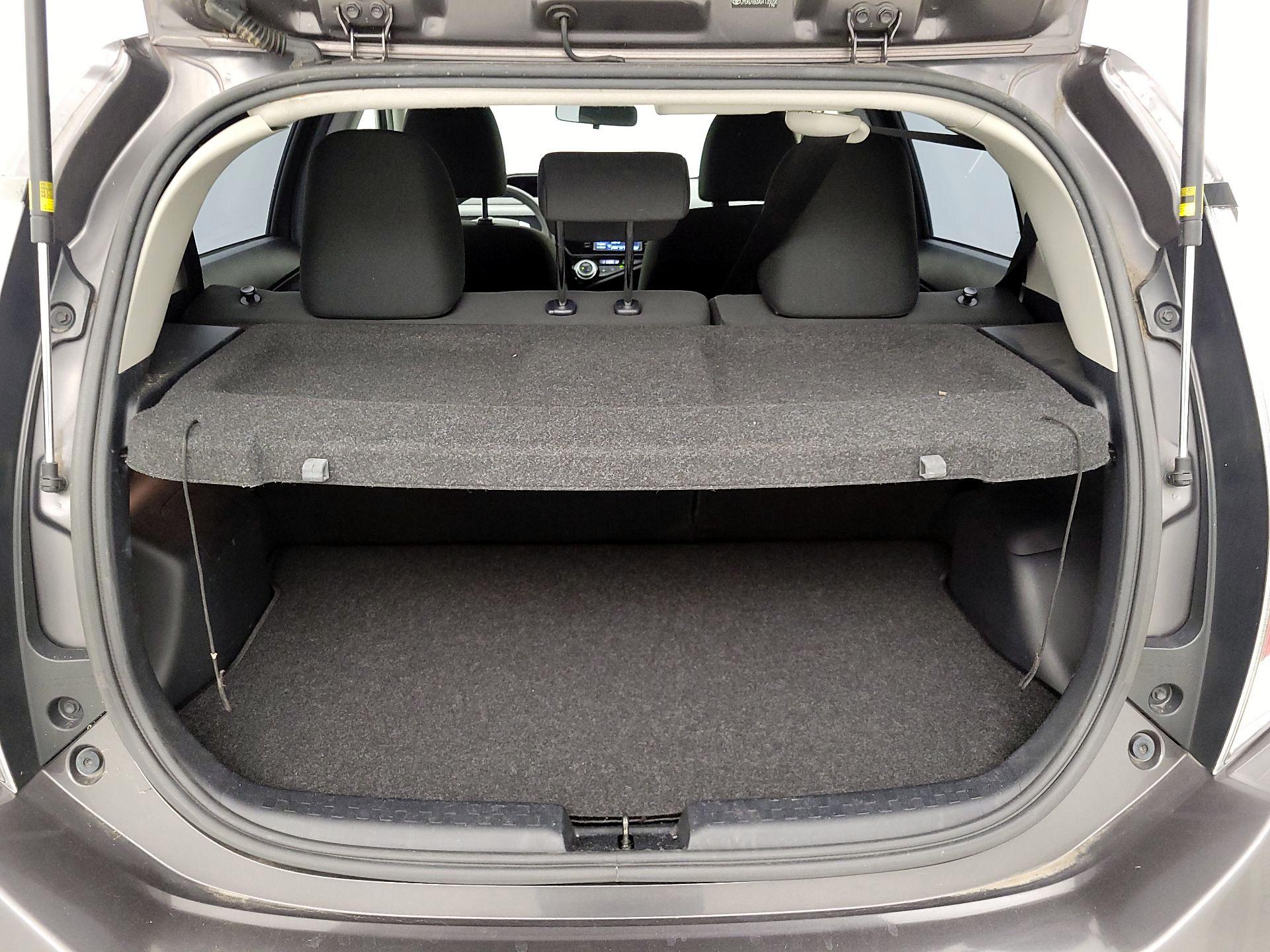 Thumbnail: 2016 Toyota Prius c - 19