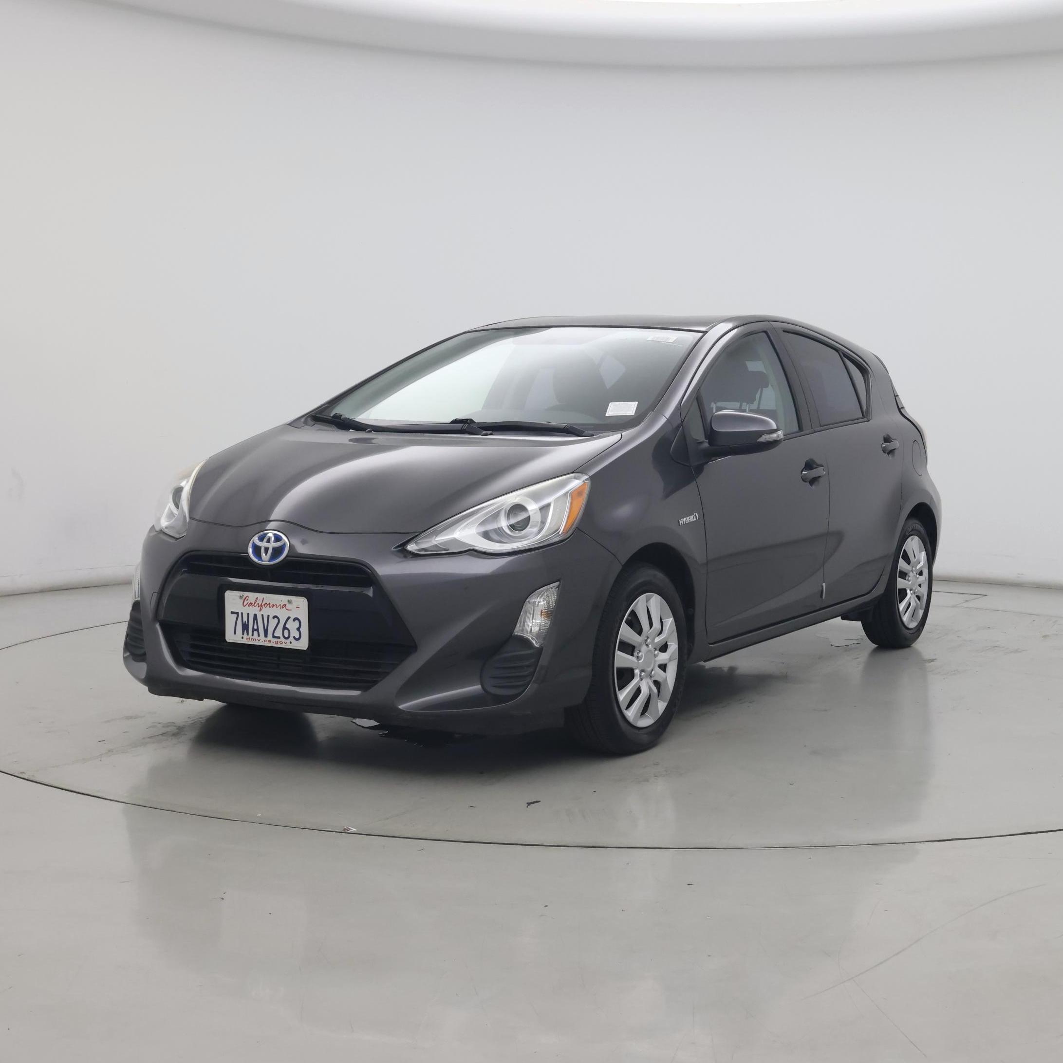 Thumbnail: 2016 Toyota Prius c - 4