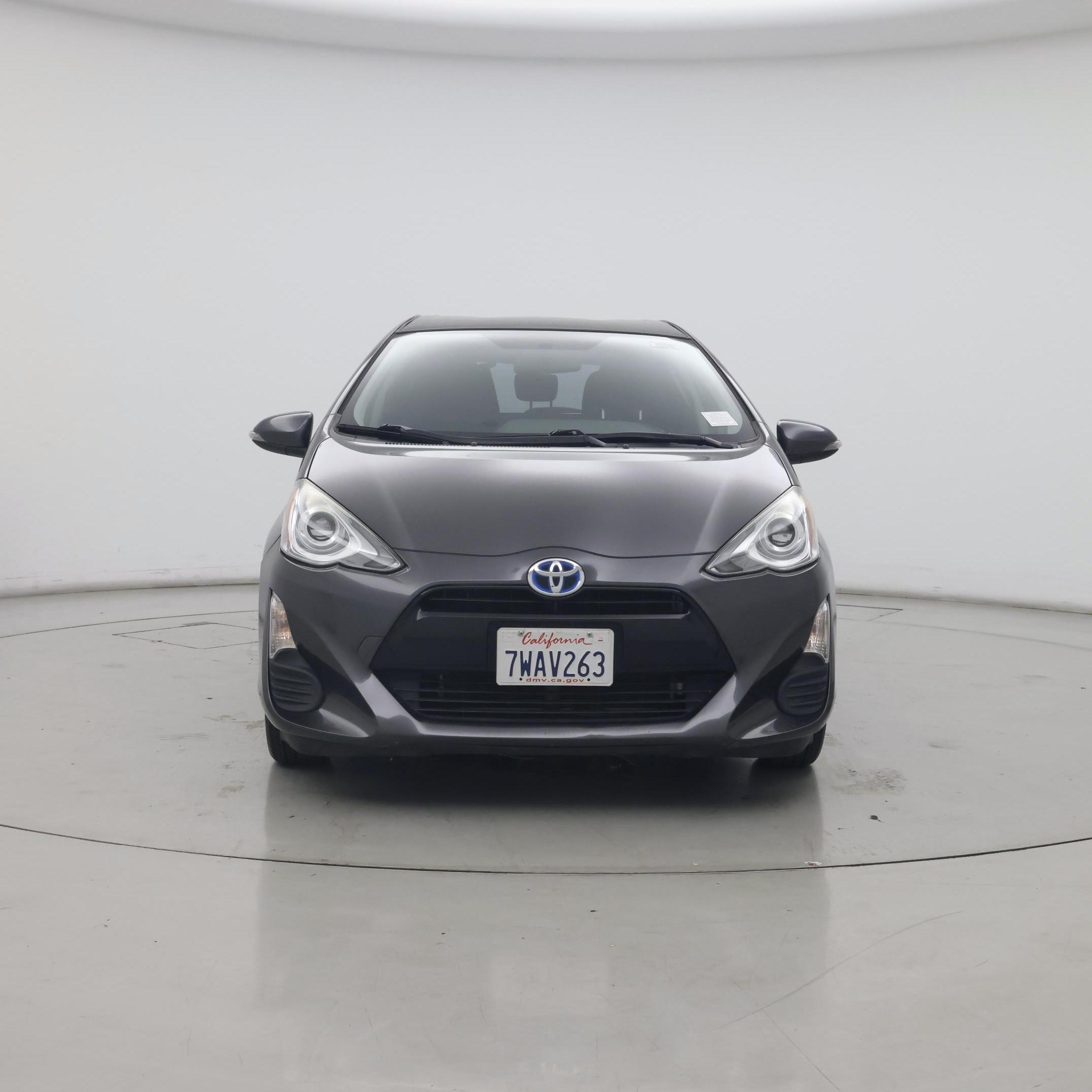 Thumbnail: 2016 Toyota Prius c - 5
