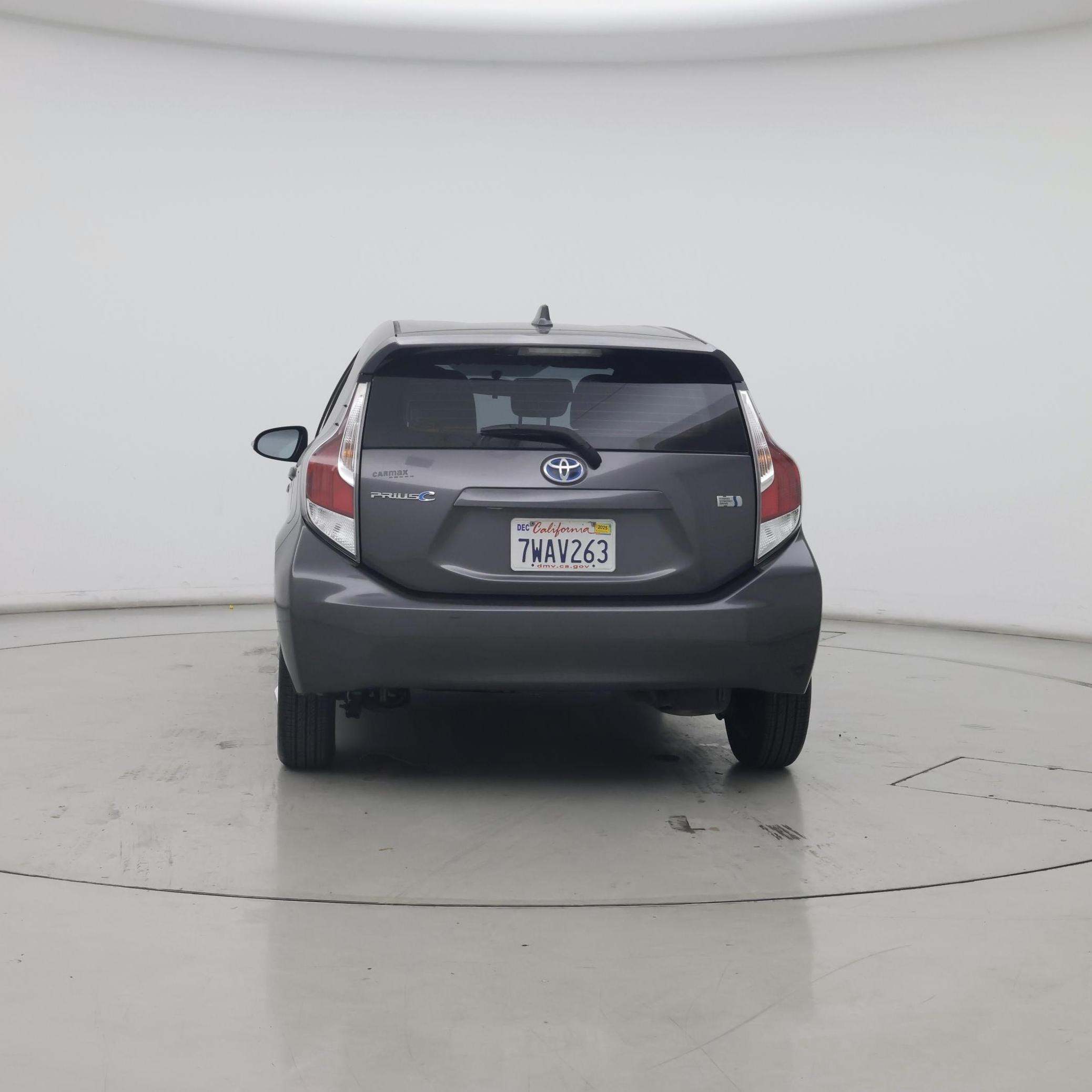 Thumbnail: 2016 Toyota Prius c - 6