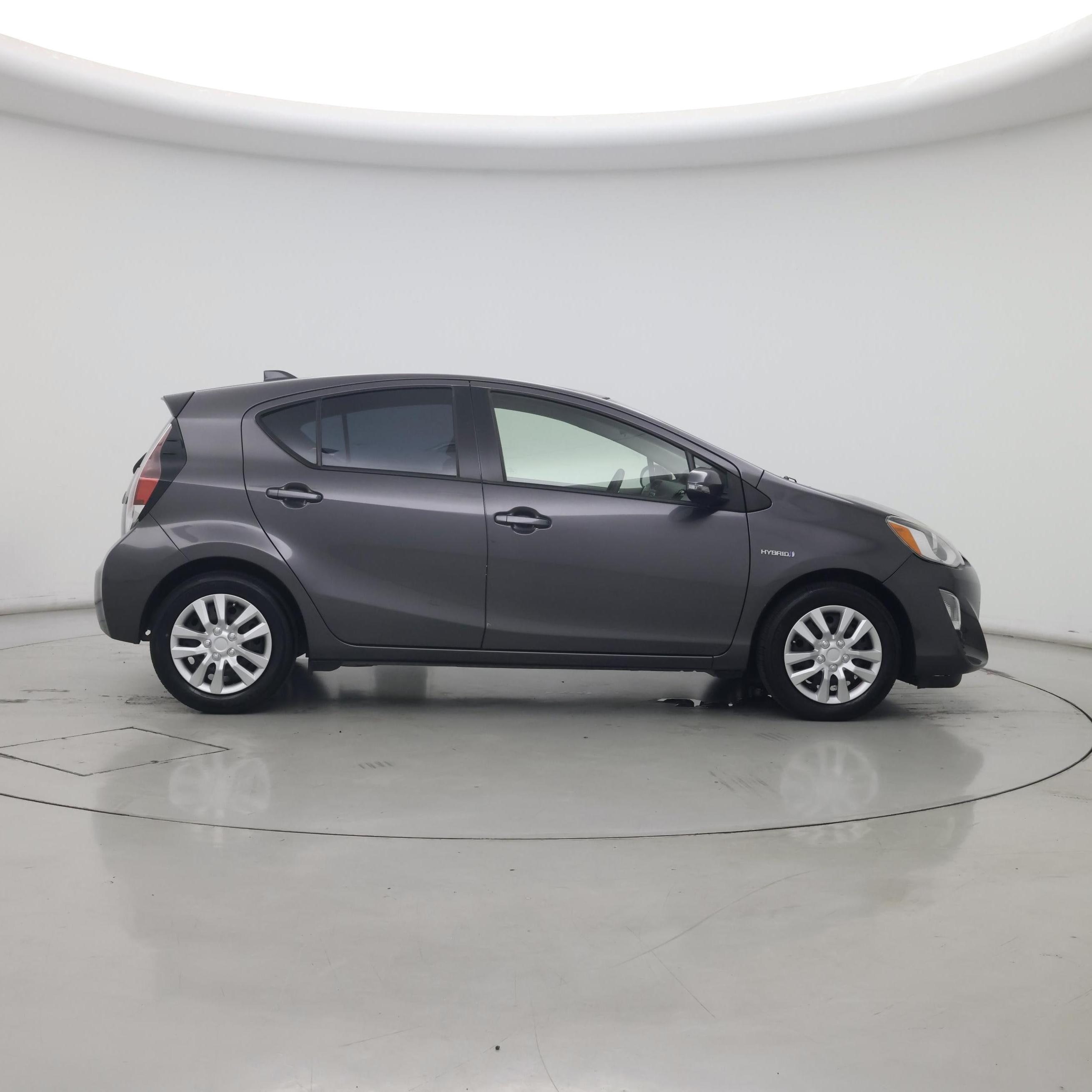 Thumbnail: 2016 Toyota Prius c - 7