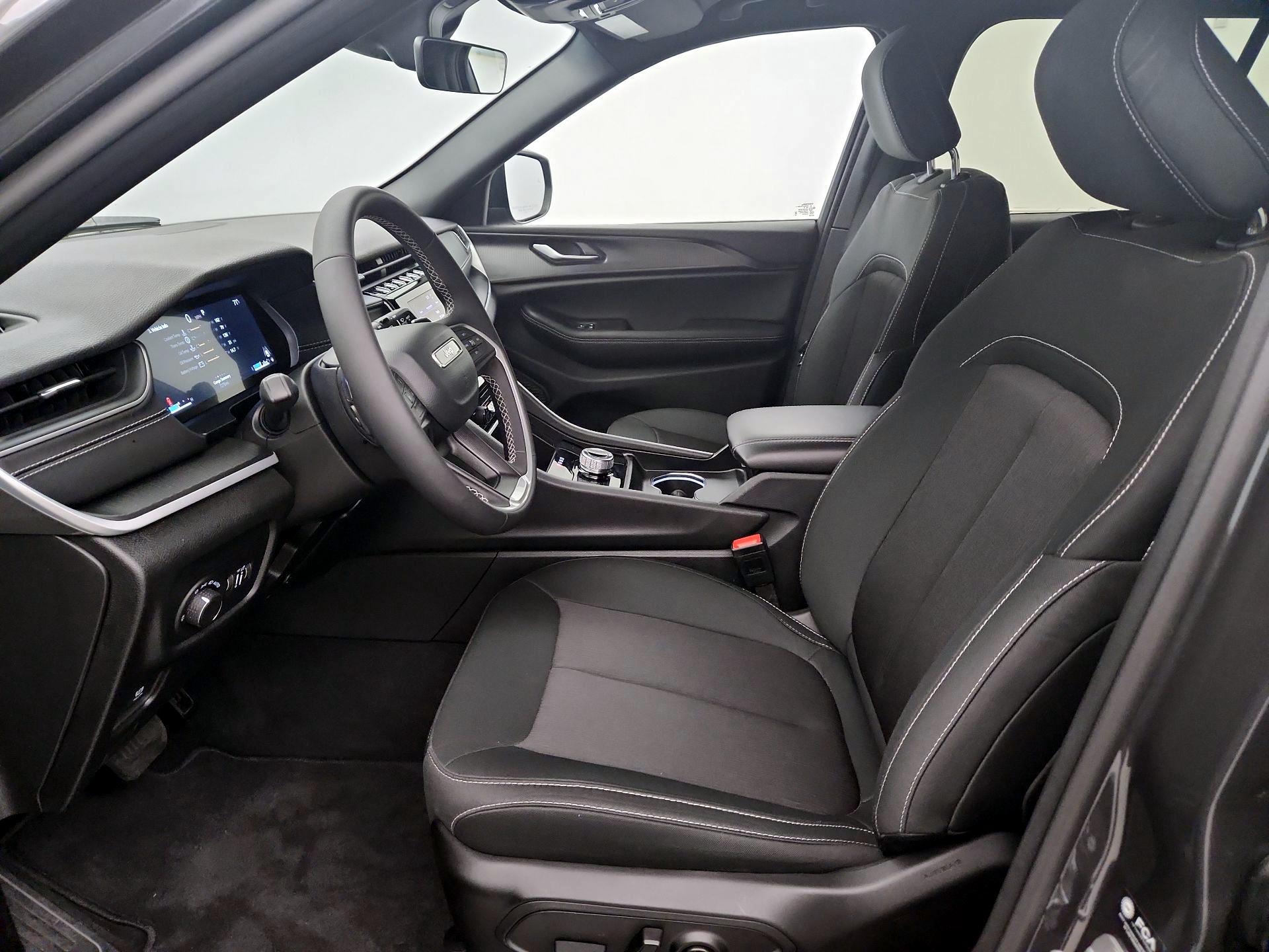 Thumbnail: 2025 Jeep Grand Cherokee - 11