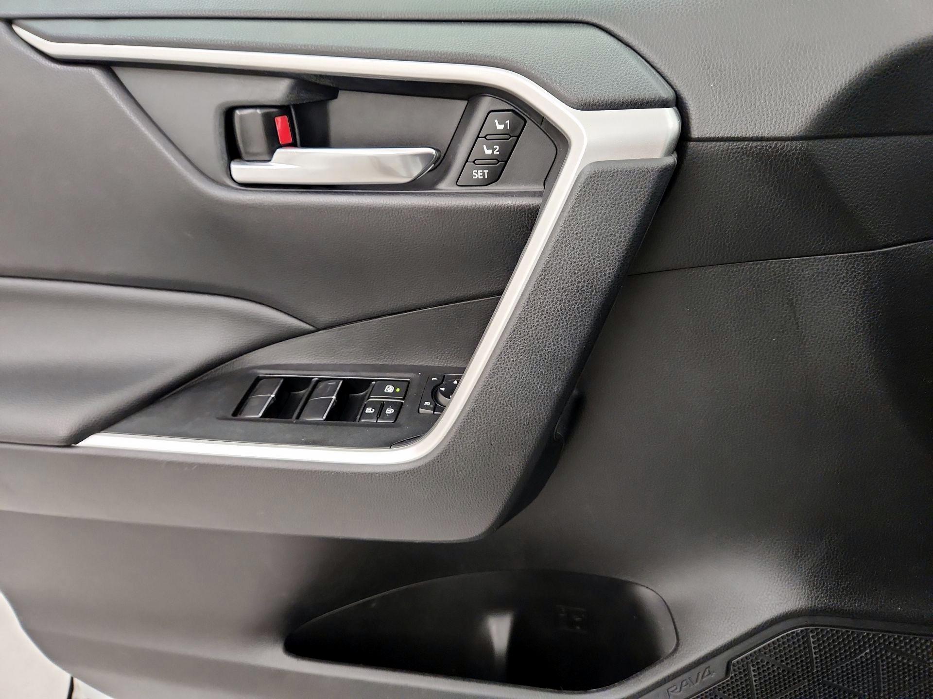 Thumbnail: 2021 Toyota RAV4 - 12