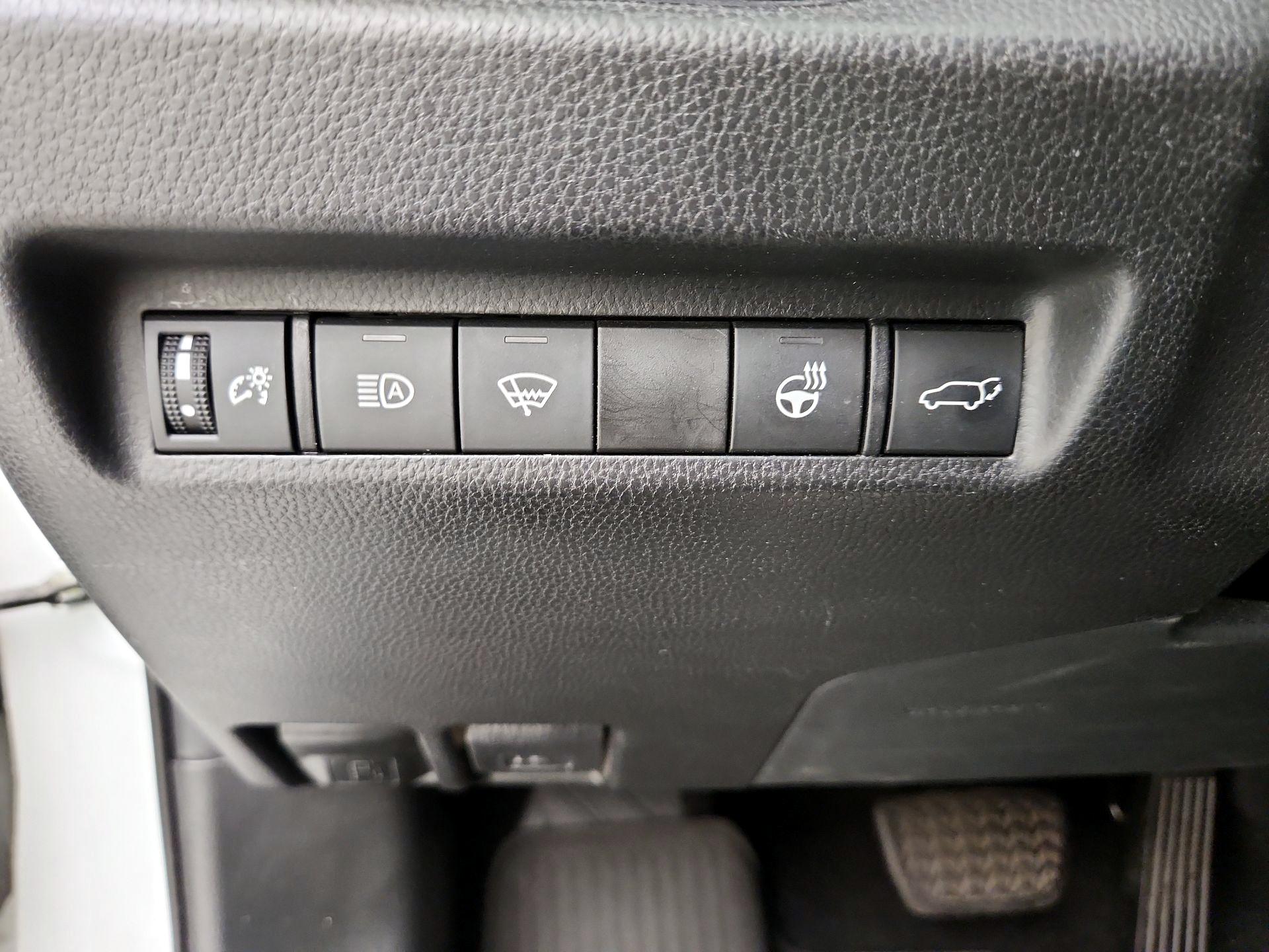 Thumbnail: 2021 Toyota RAV4 - 13