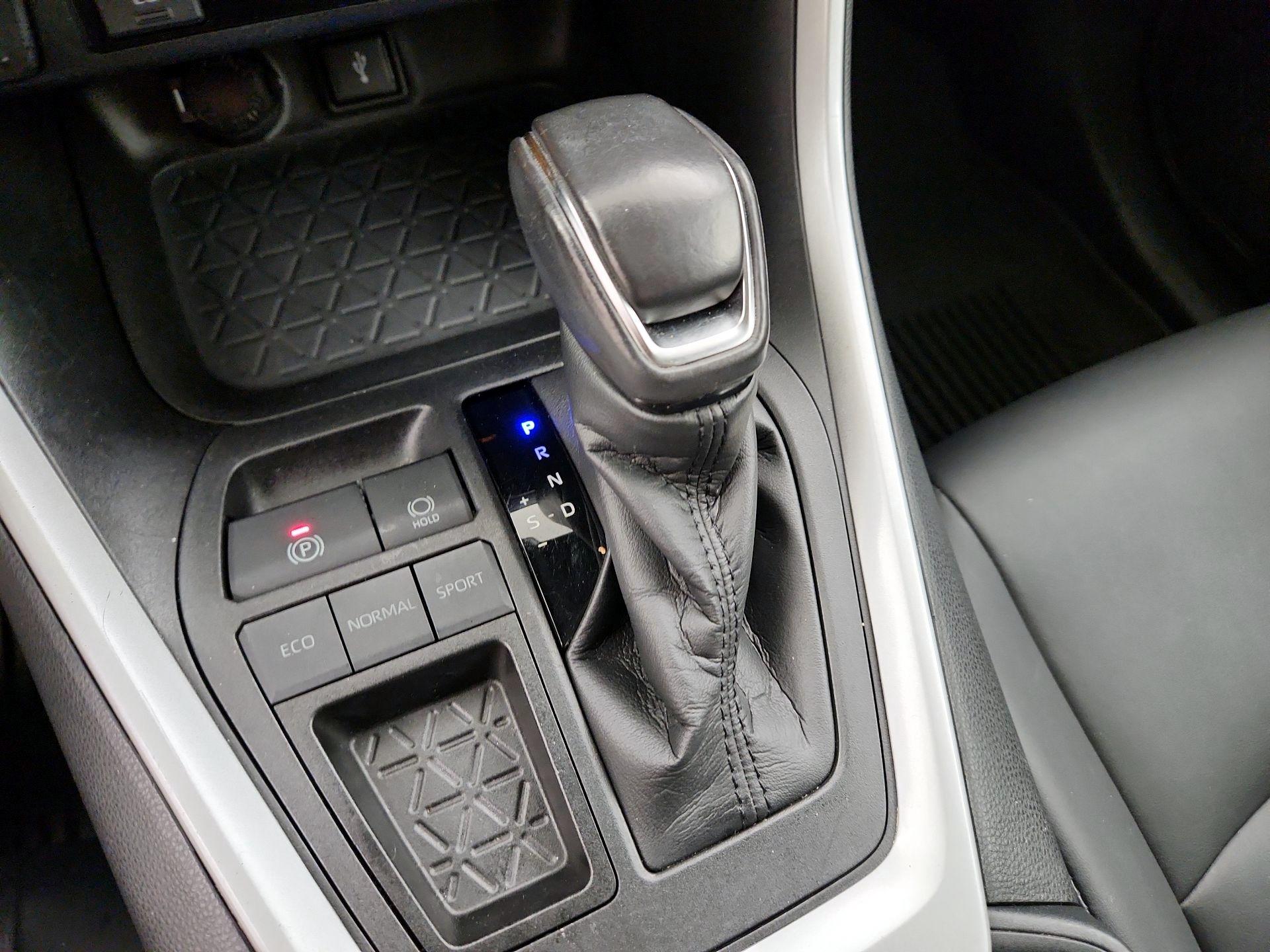 Thumbnail: 2021 Toyota RAV4 - 17