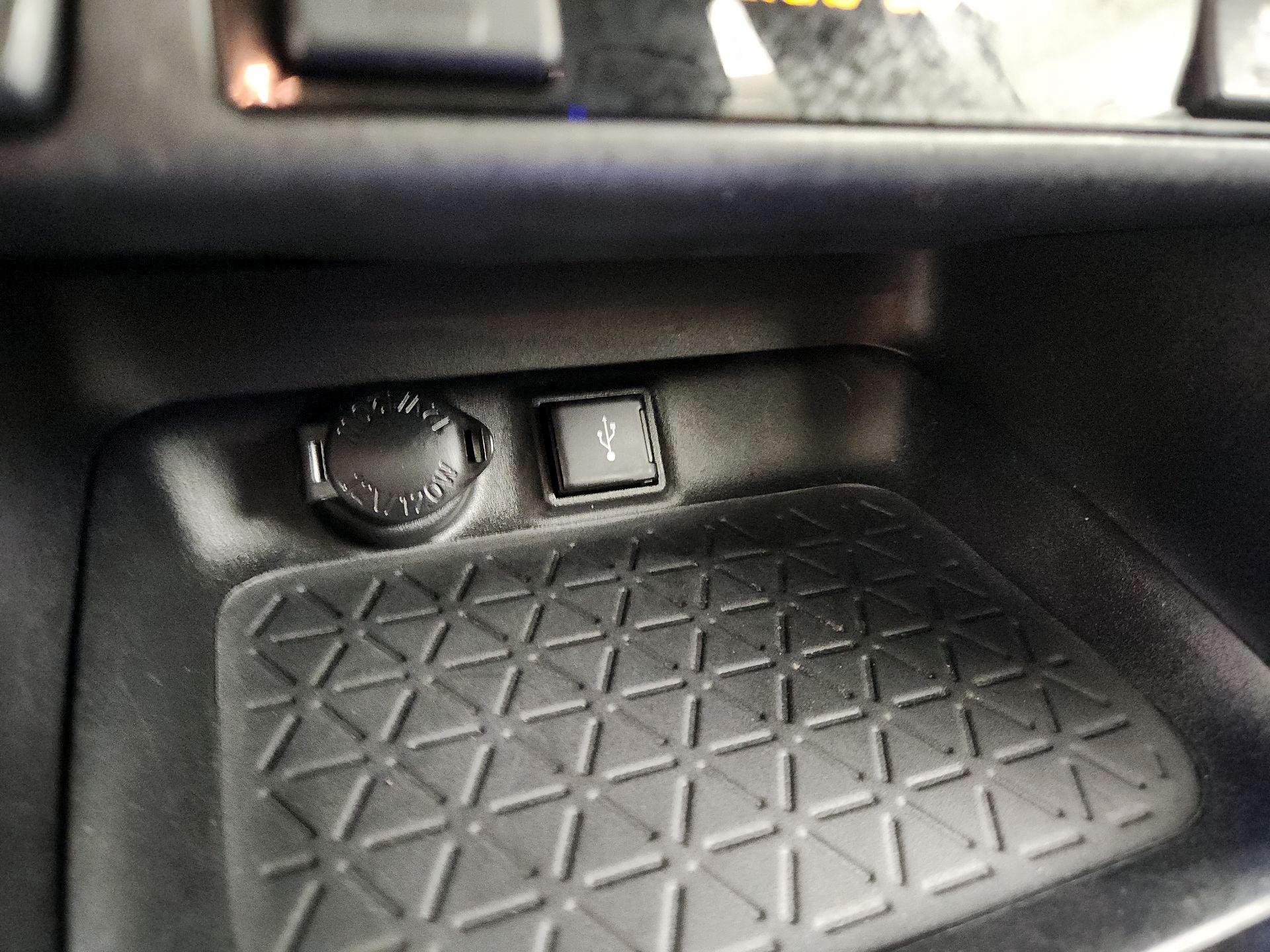 Thumbnail: 2021 Toyota RAV4 - 18