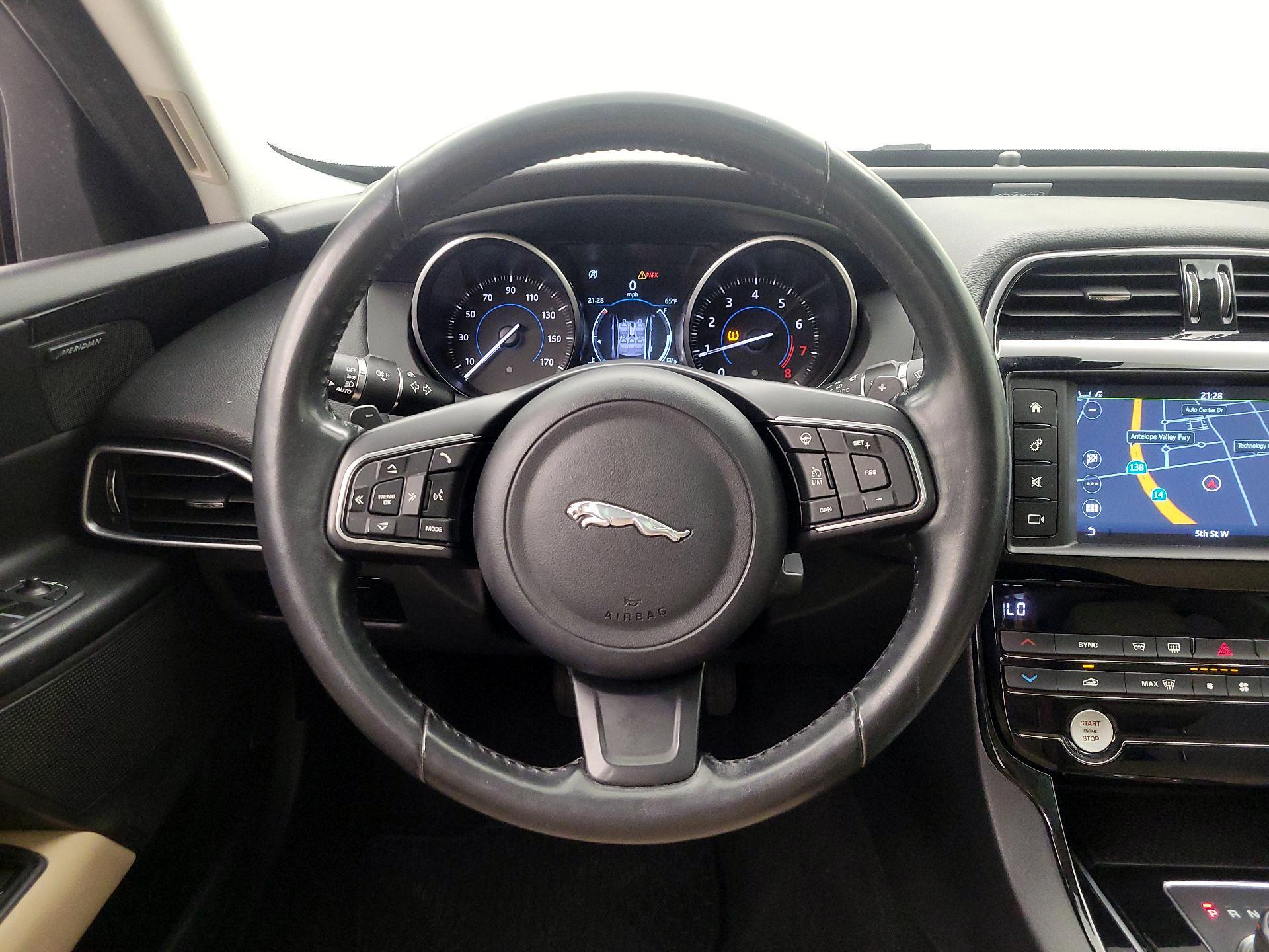 Thumbnail: 2018 Jaguar XE - 10